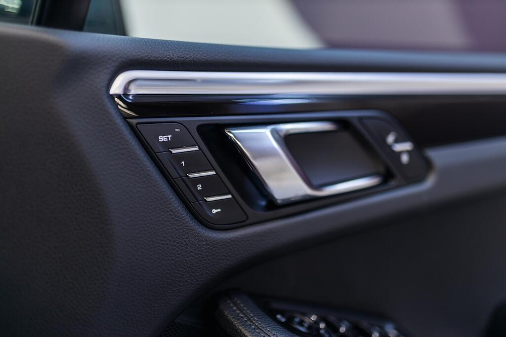 Porsche Macan view 15