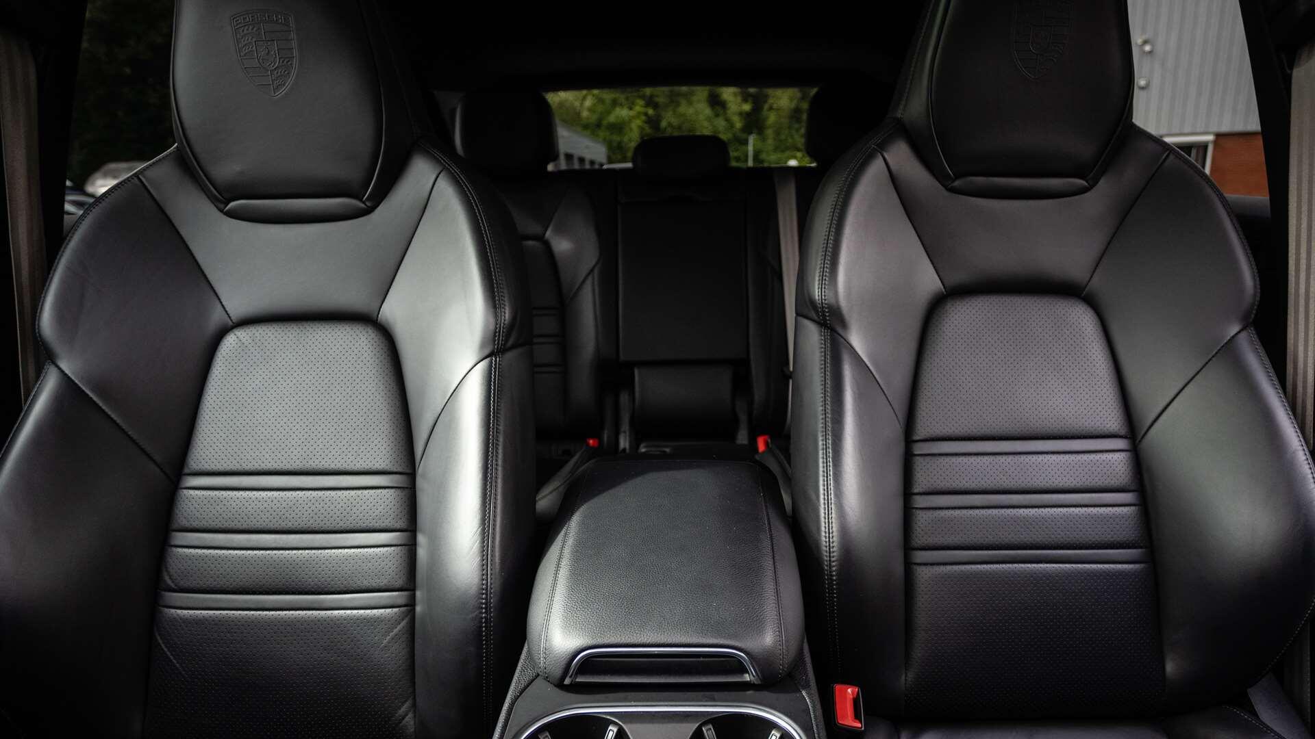 Porsche Cayenne view 15