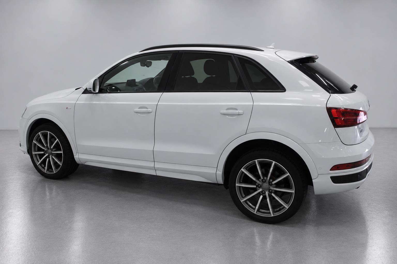 Audi Q3 view 10