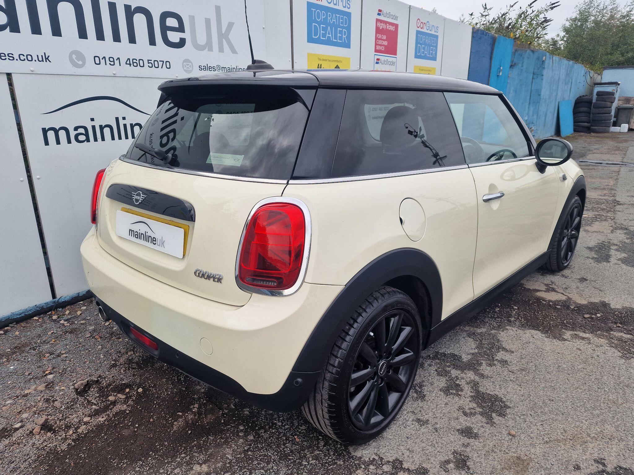 MINI Hatch view 22