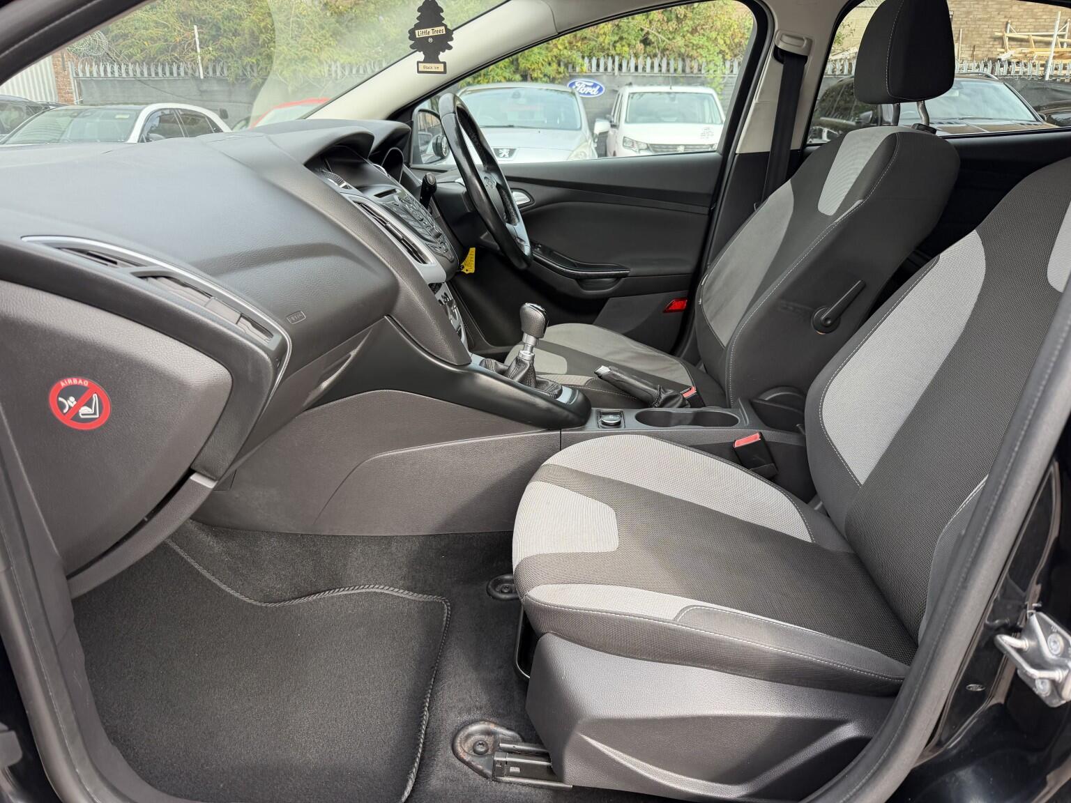 Ford Focus view 16