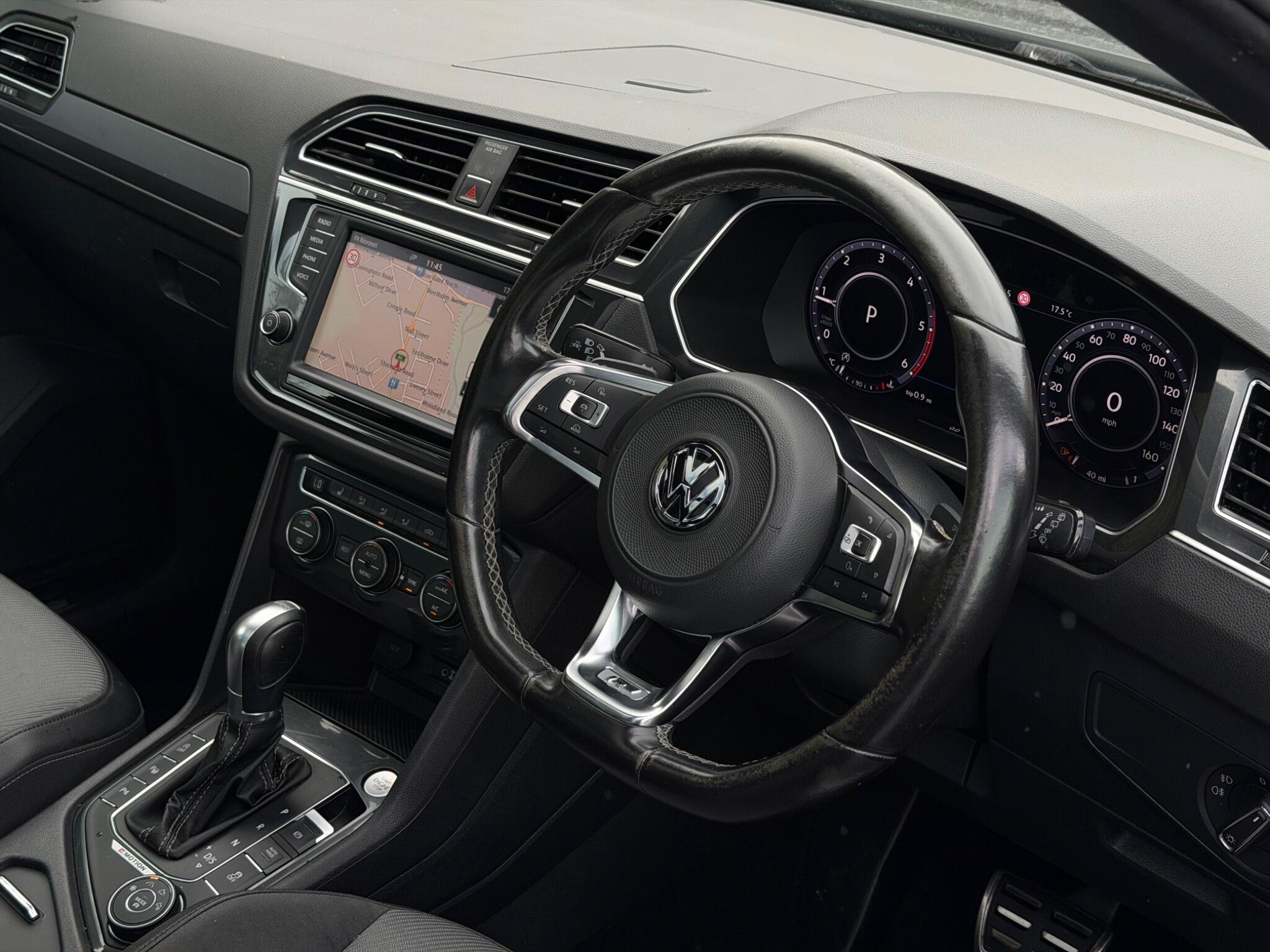 Volkswagen Tiguan view 14