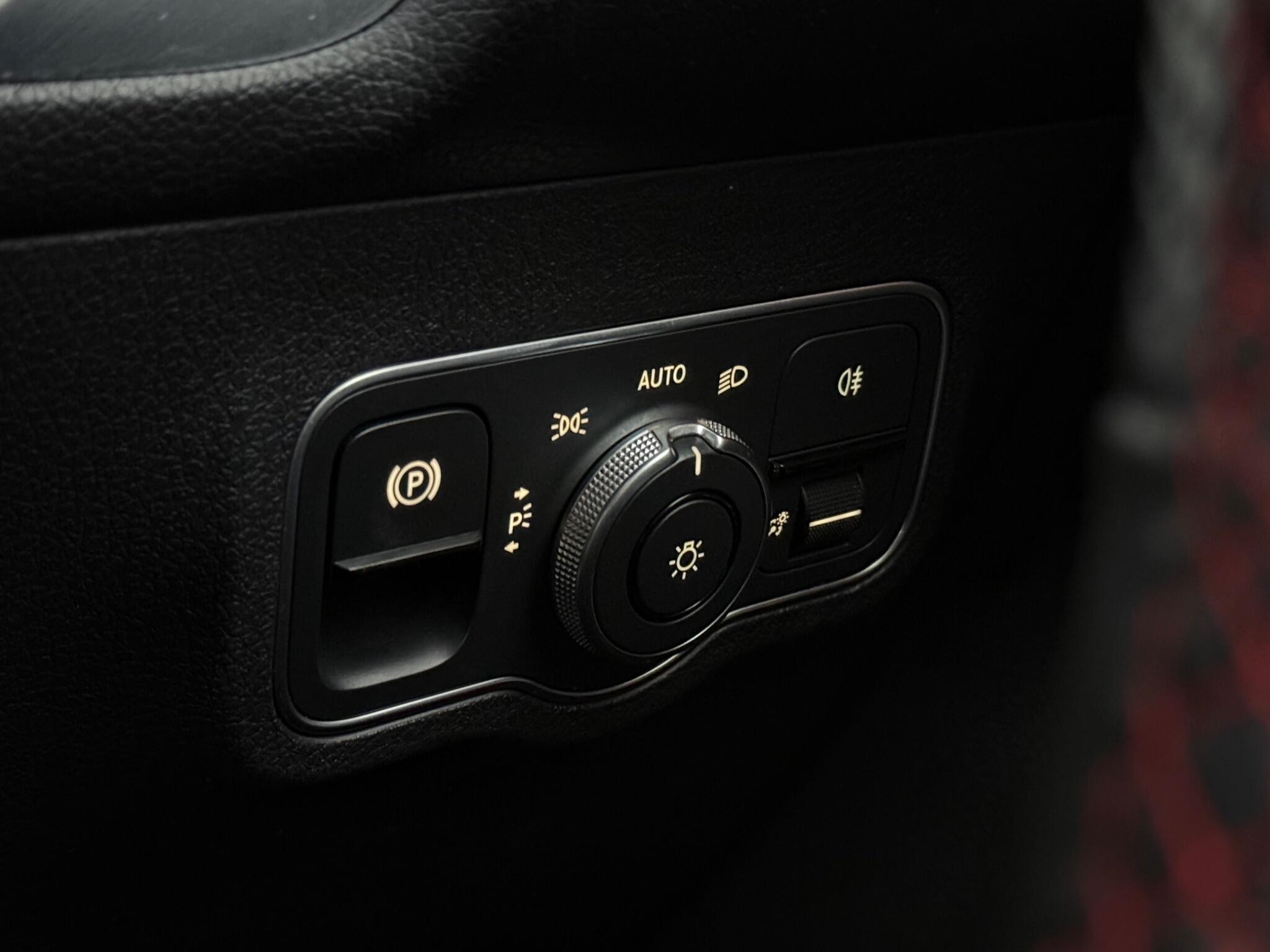 Mercedes-Benz GLB view 19