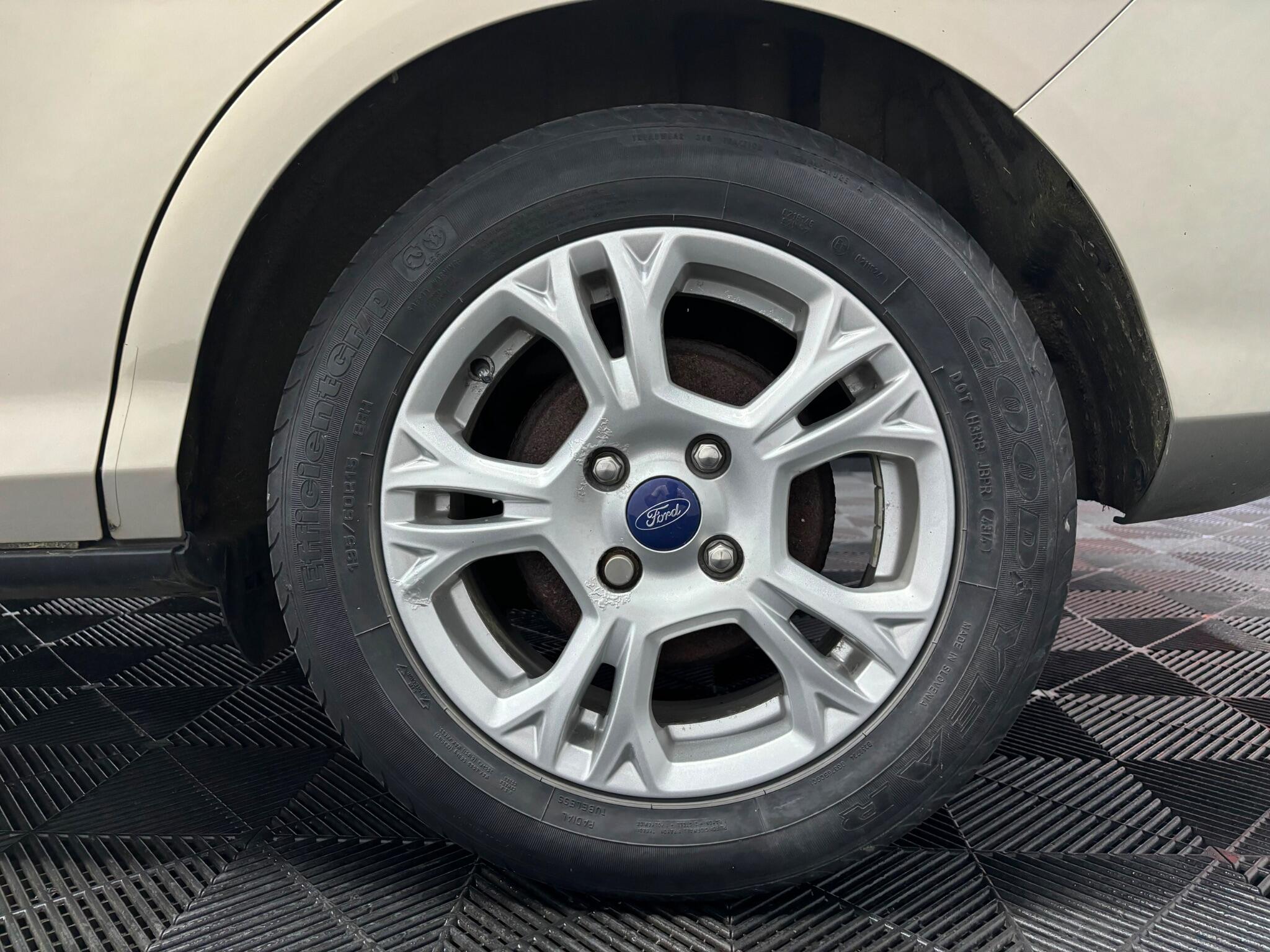 Ford B-Max view 26