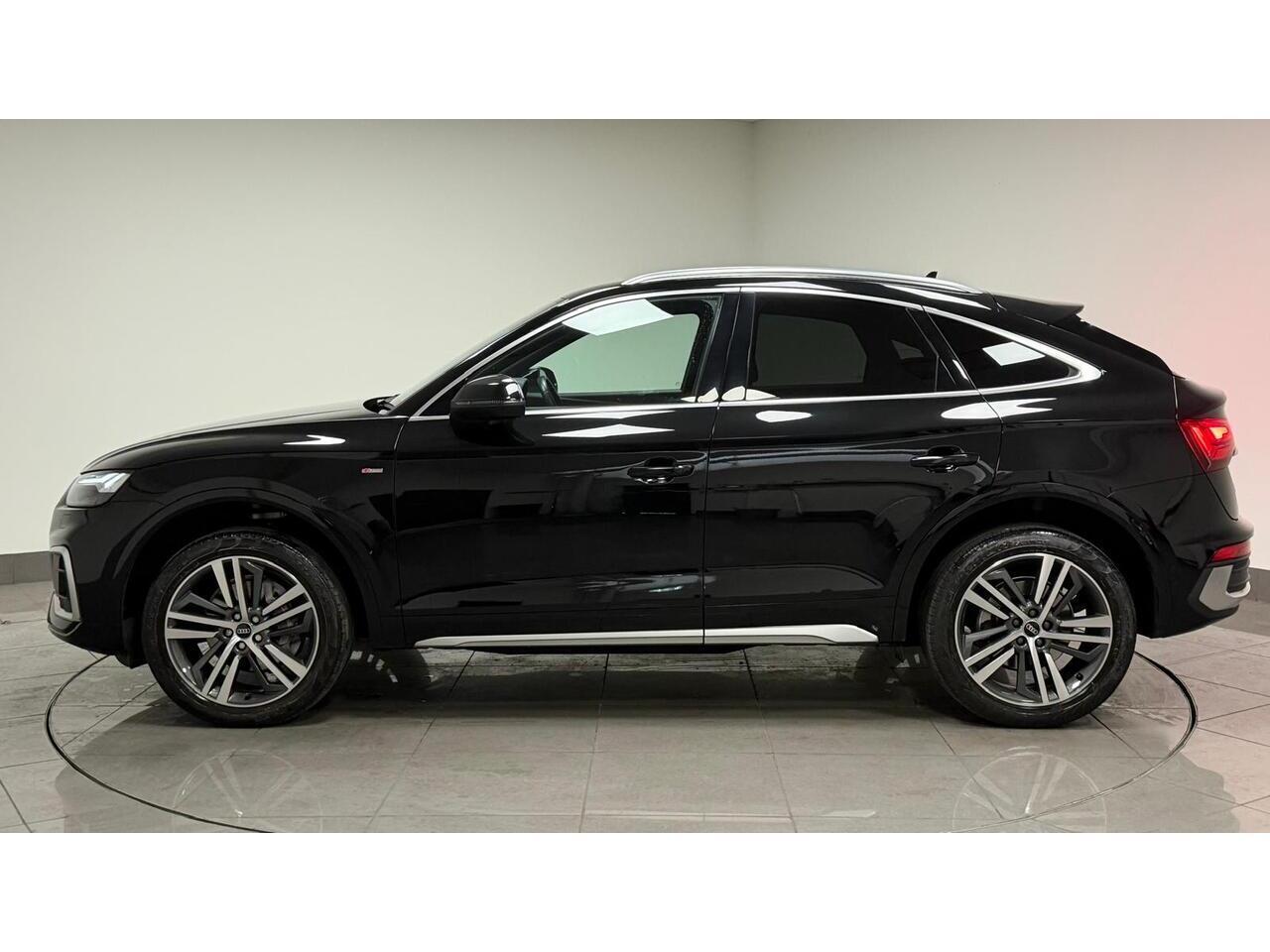 Audi Q5 view 4