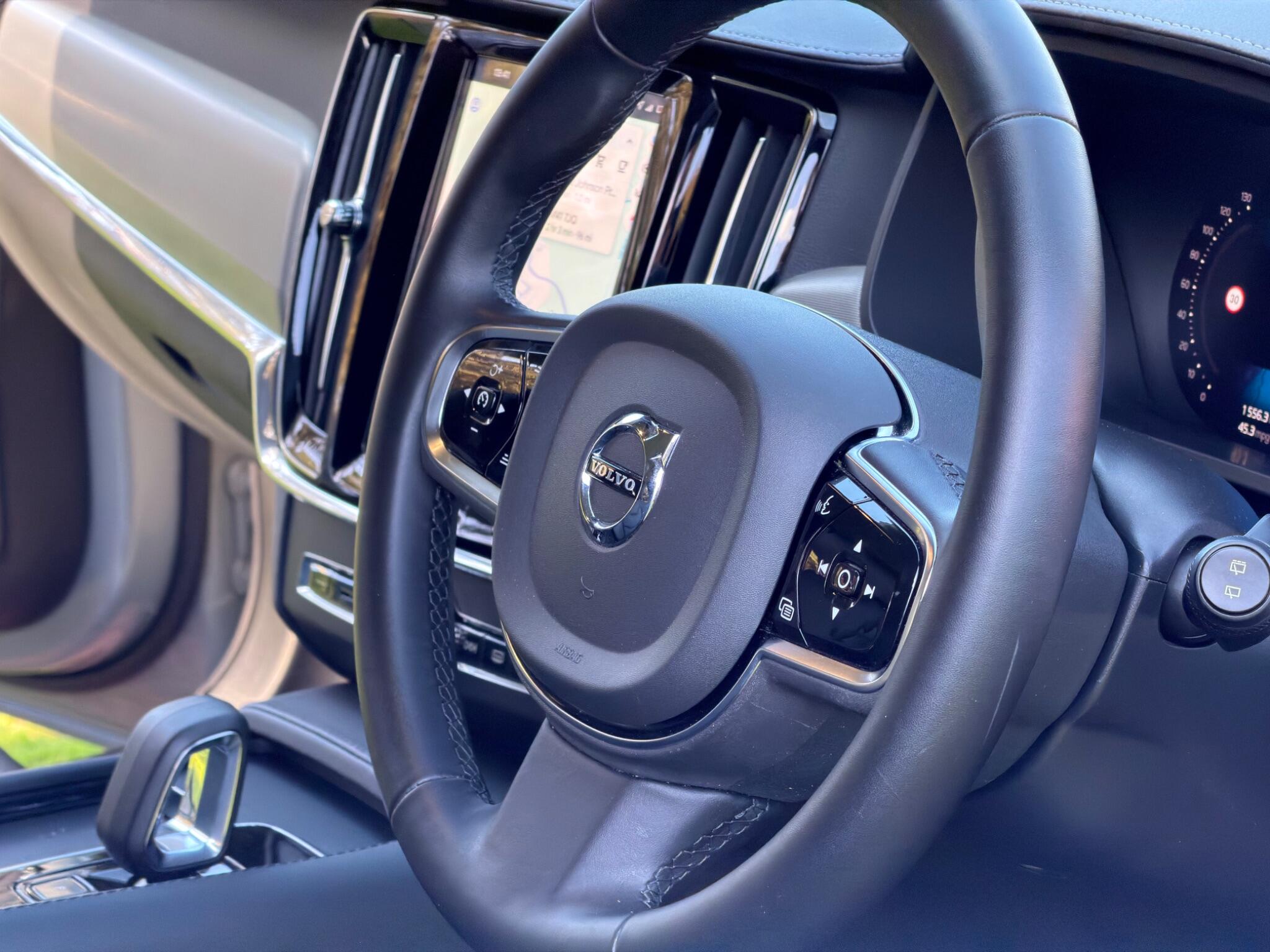 Volvo V90 Cross Country view 34