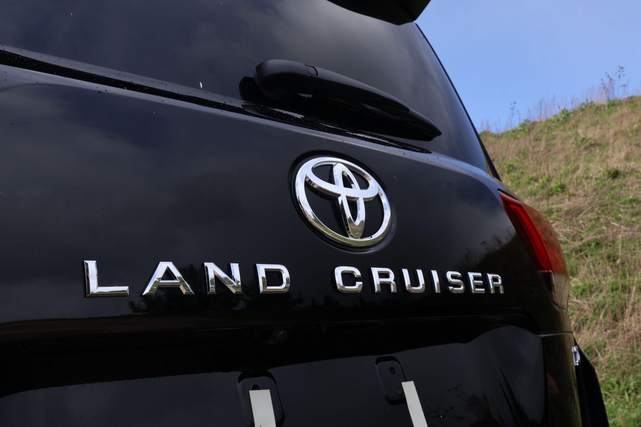 Toyota Land Cruiser view 47