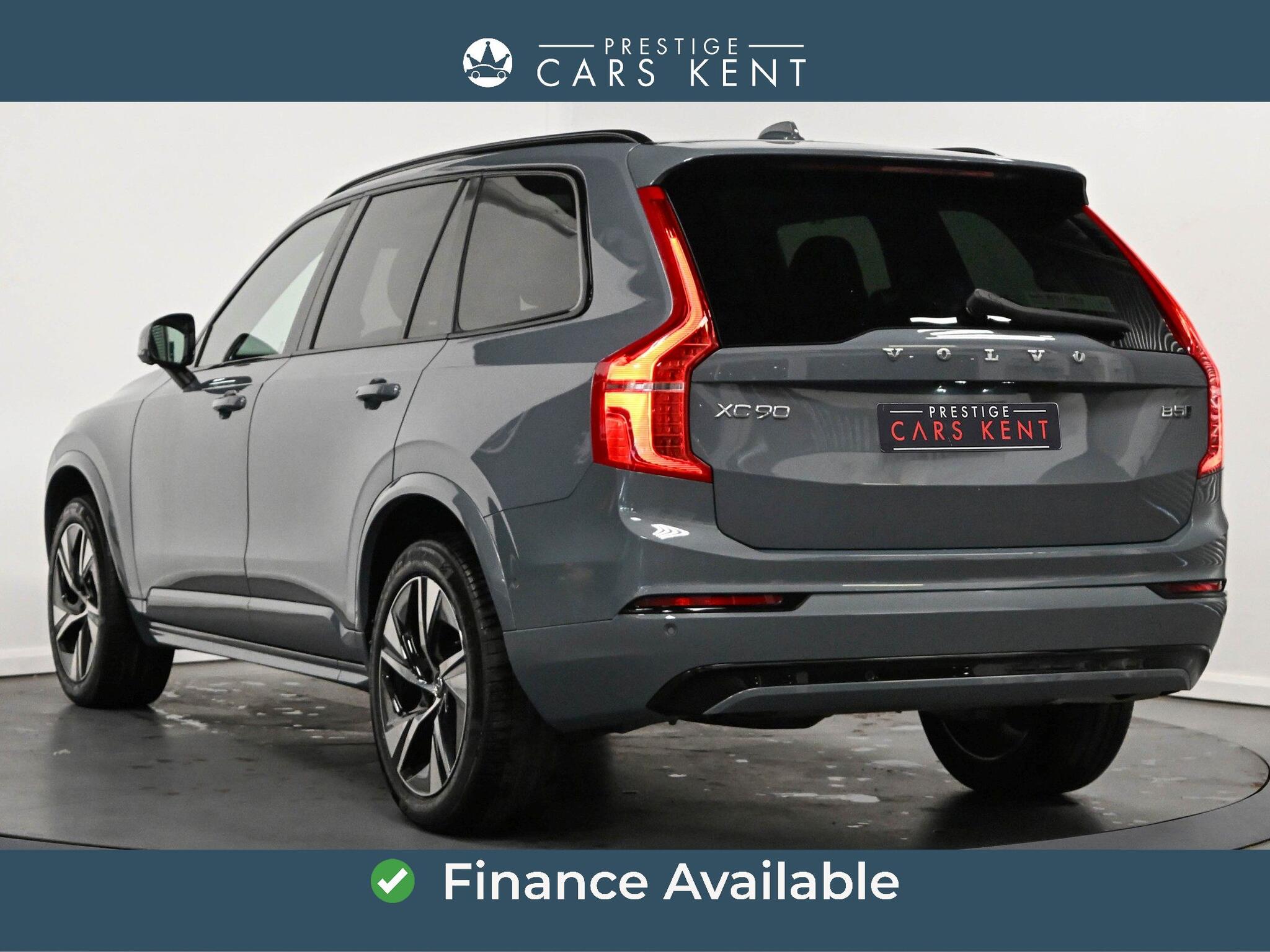 Volvo XC90 view 3