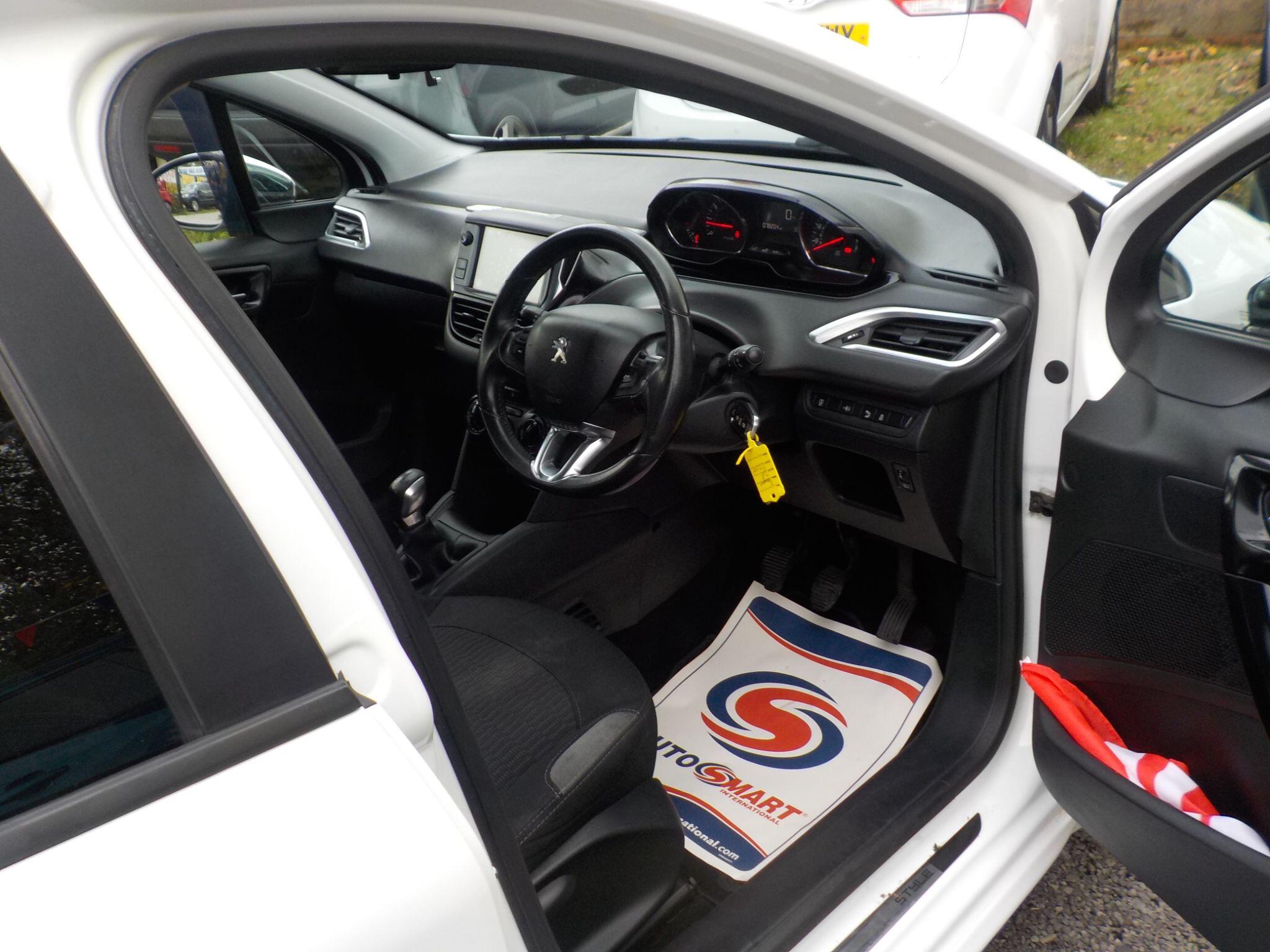 Peugeot 208 1.2 VTi PureTech Style Euro 6 5dr