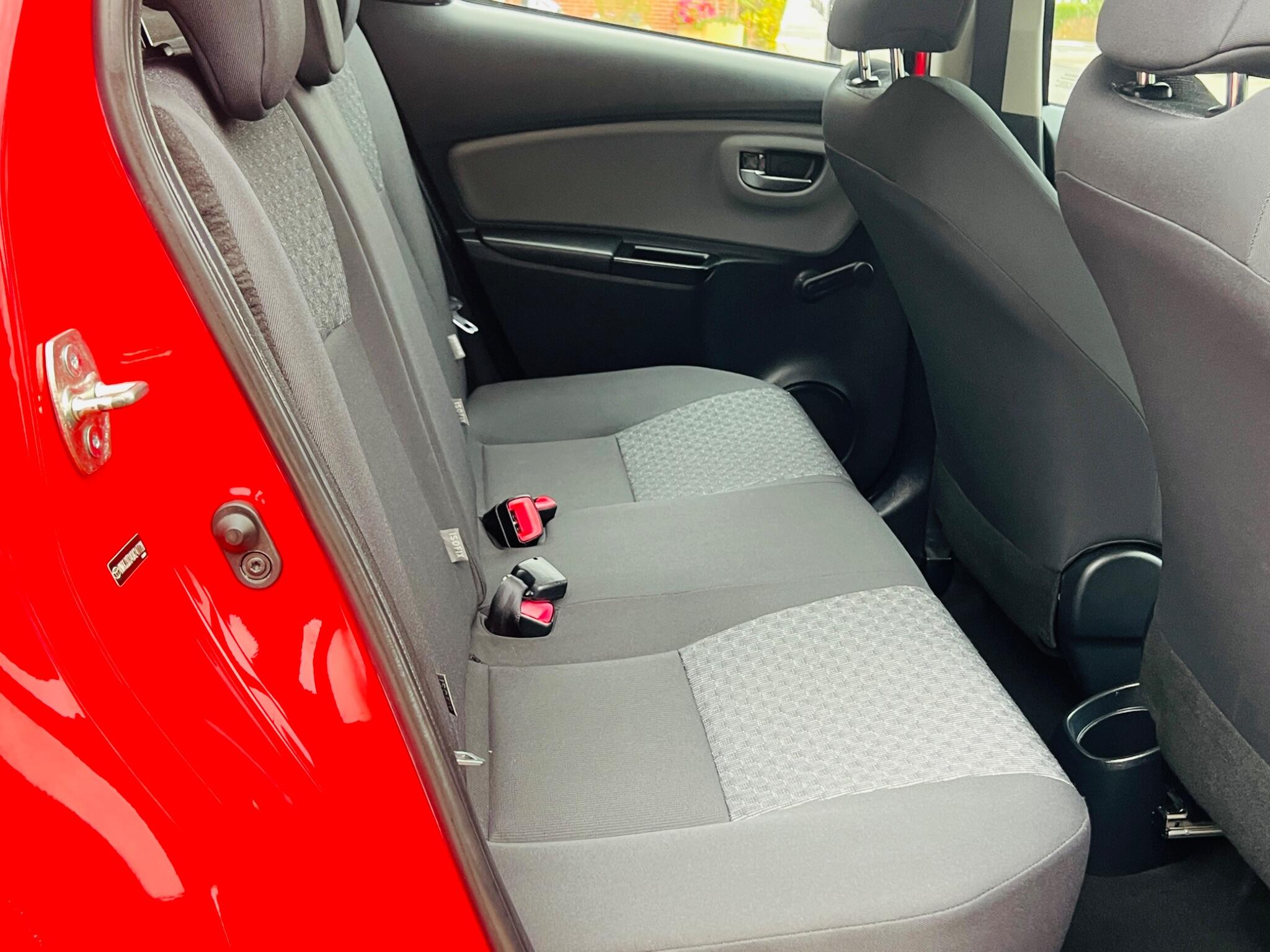 Toyota Yaris view 35