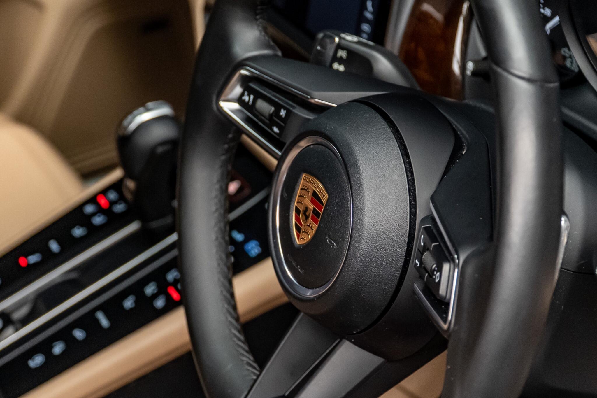 Porsche Macan view 36