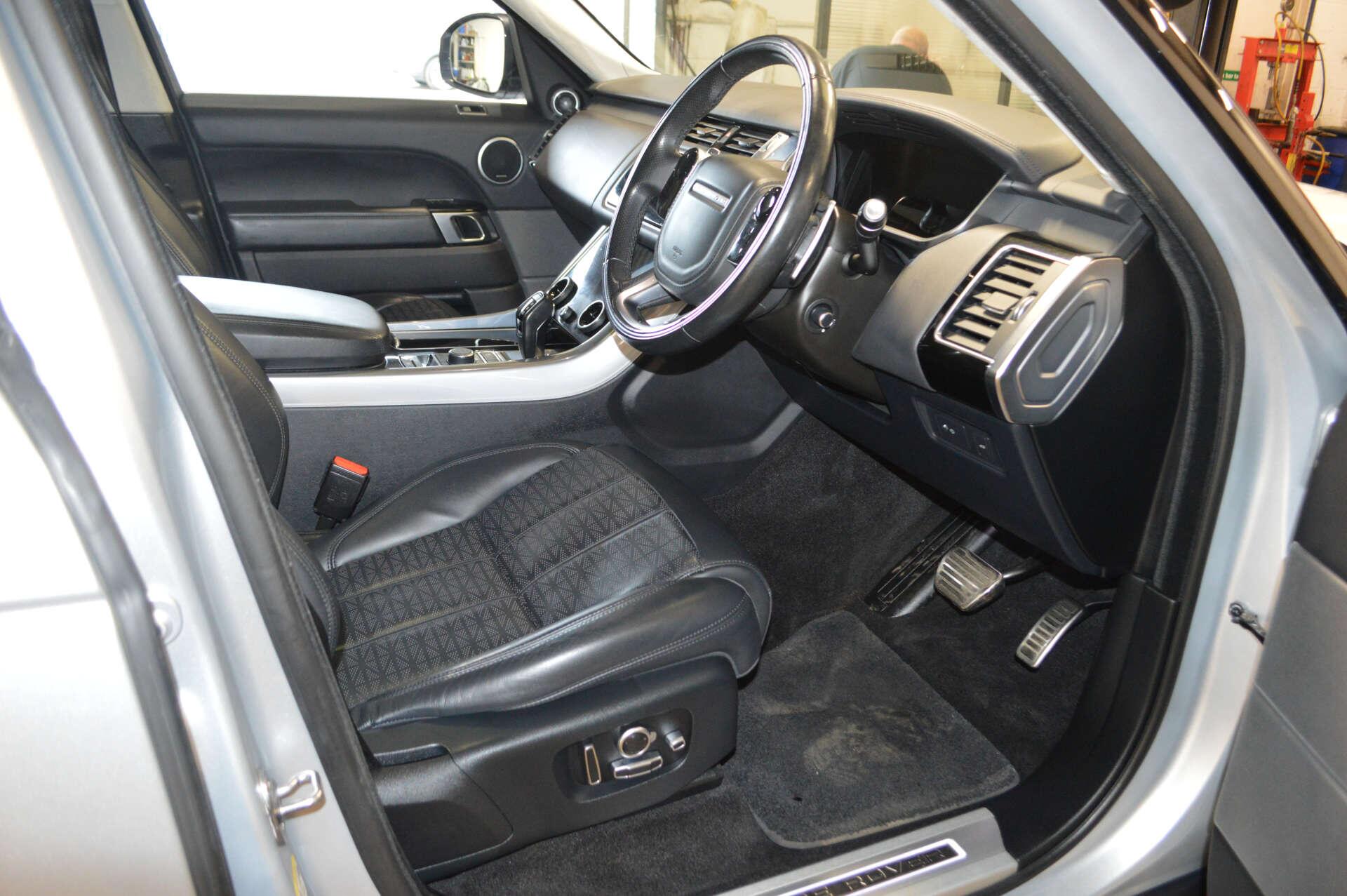 Land Rover Range Rover Sport view 13