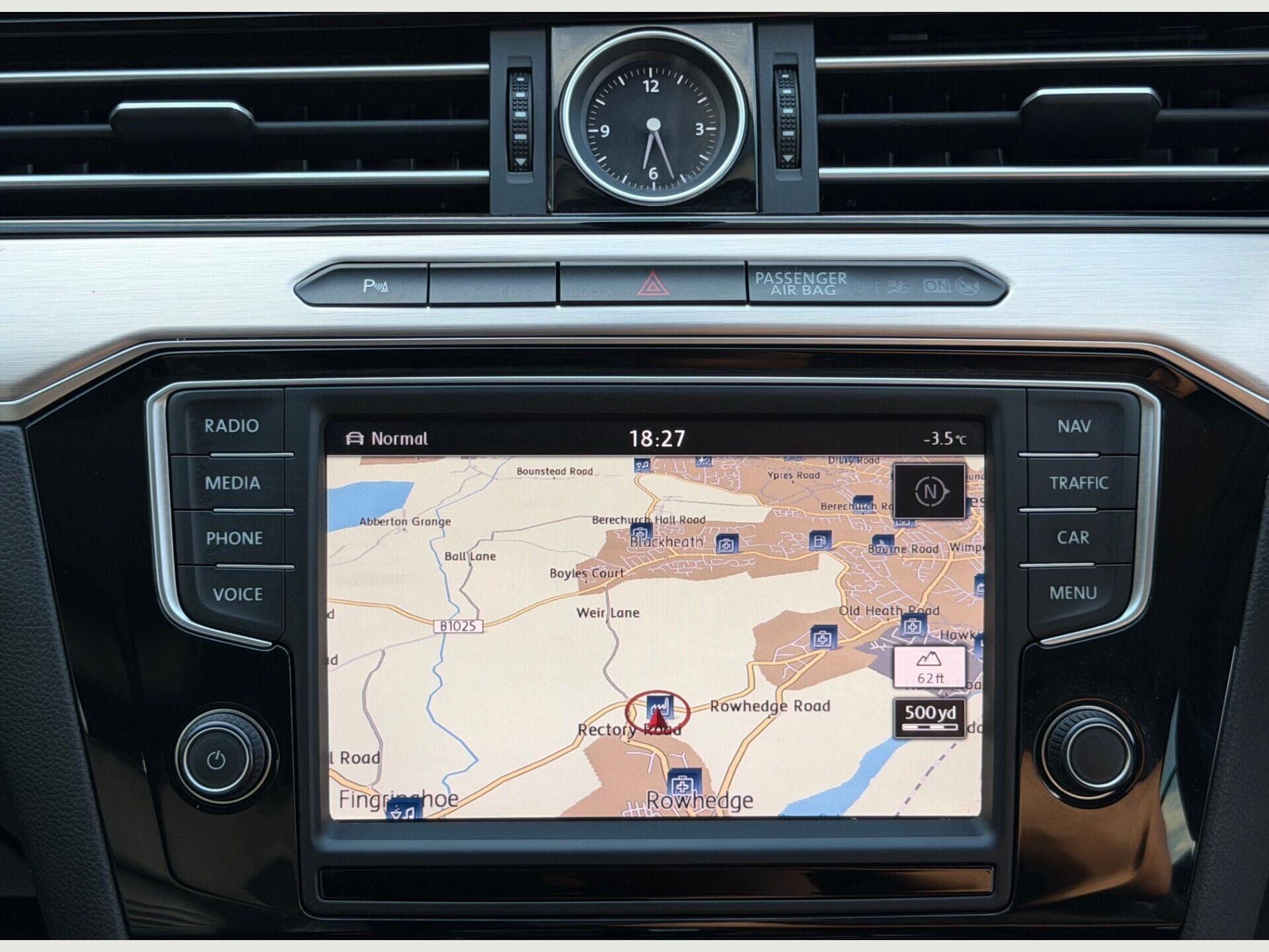 Volkswagen Passat view 4