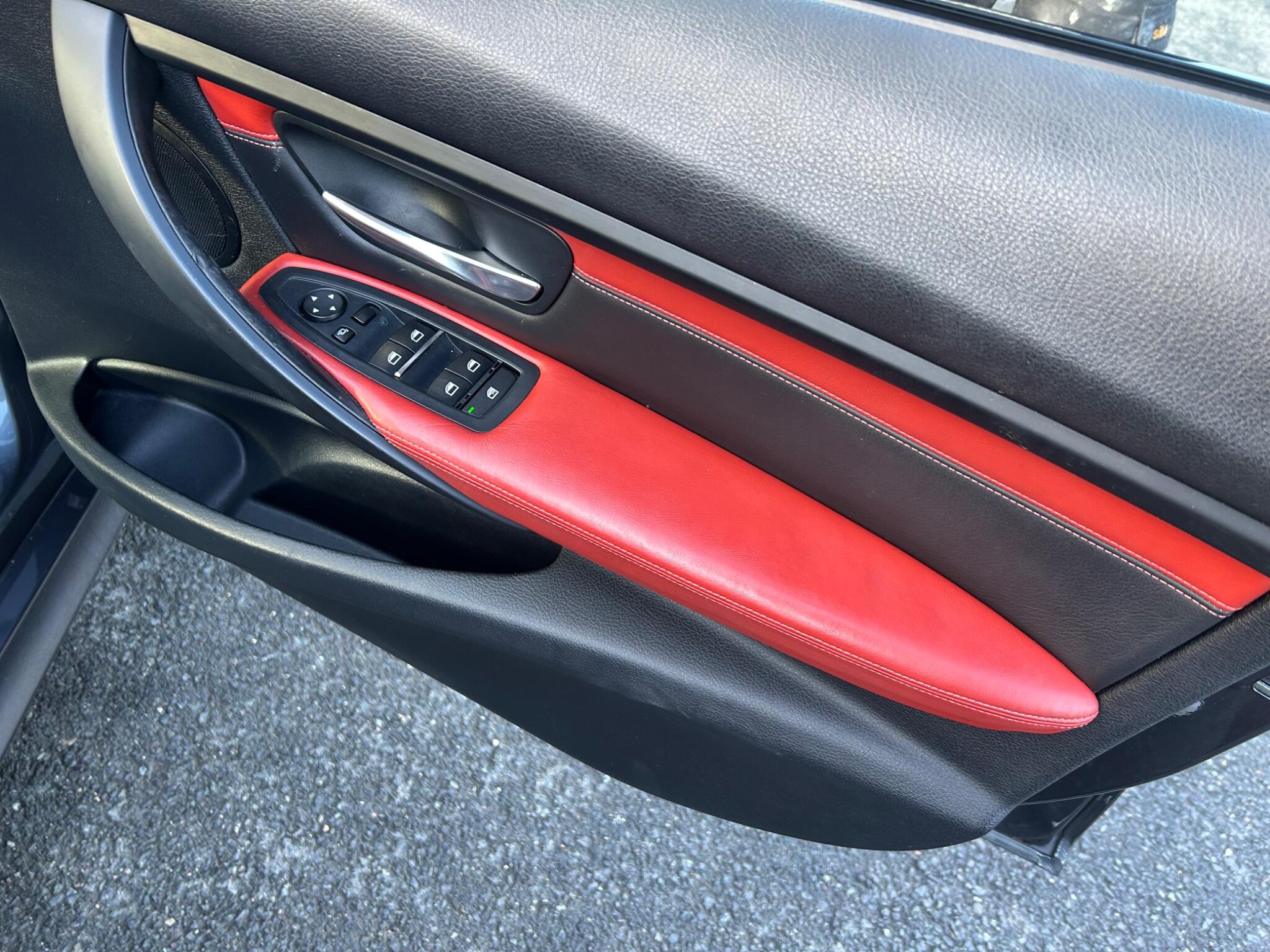 2016 BMW M3 image 32