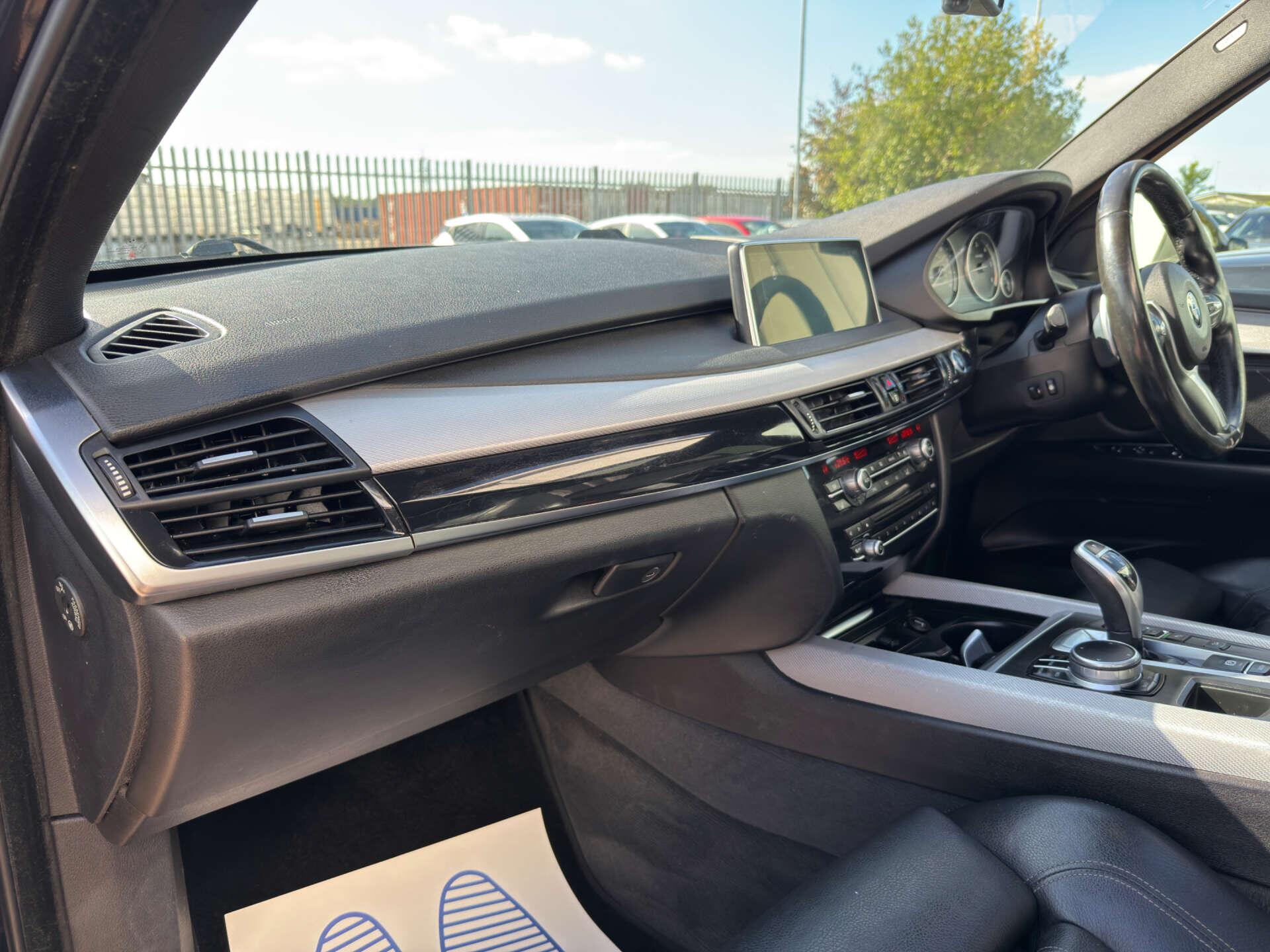 BMW X5 view 42