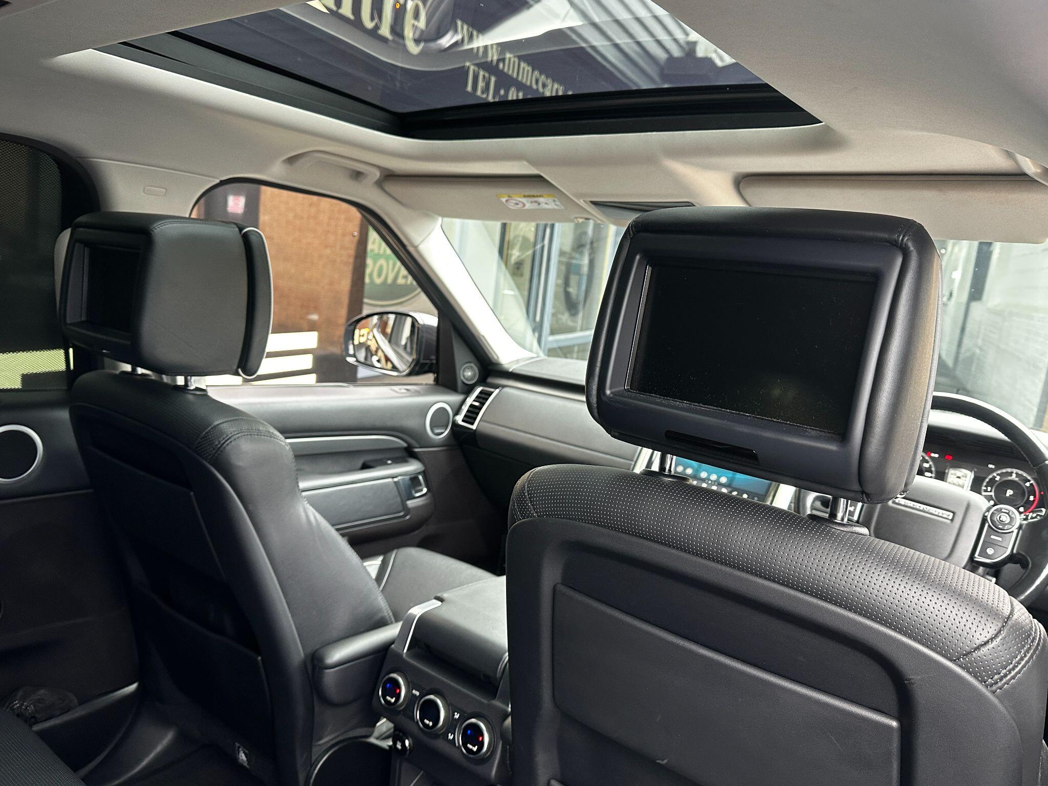 Land Rover Discovery view 3