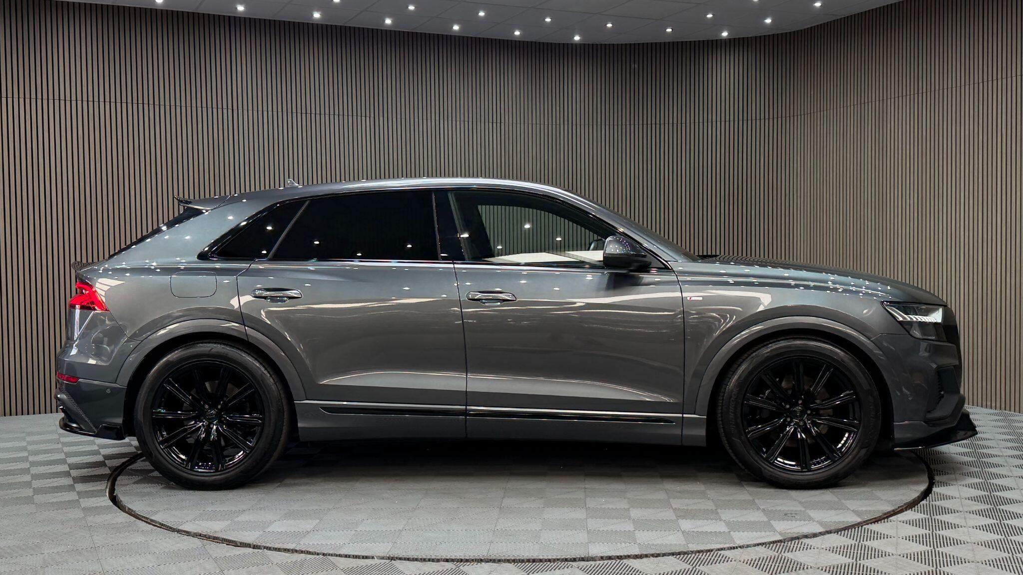 Audi Q8 view 37