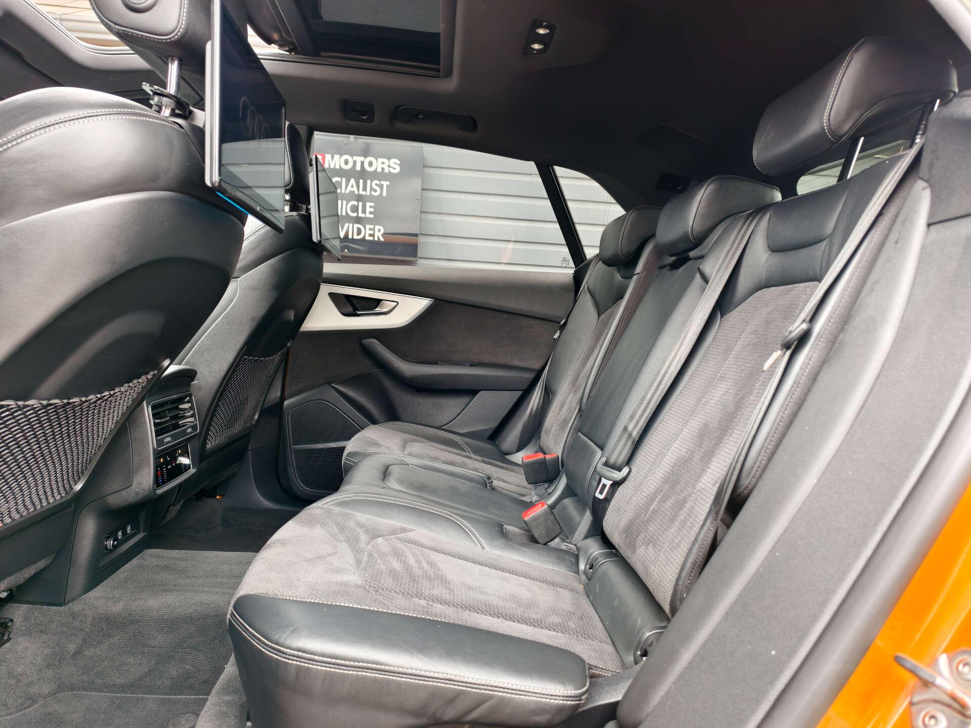 Audi Q8 view 31
