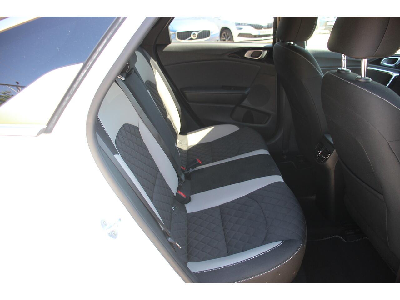 Kia Proceed view 18