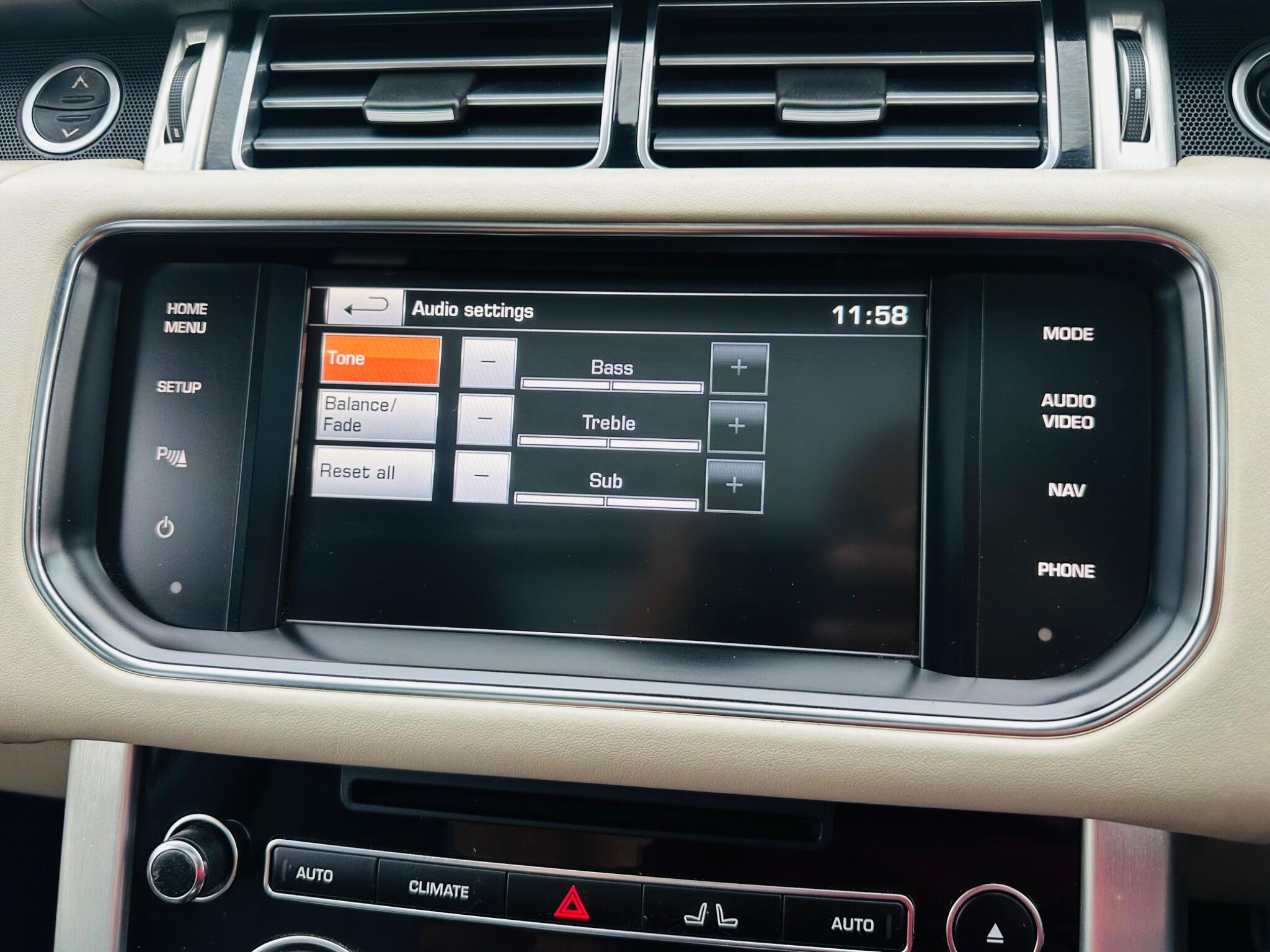 Land Rover Range Rover view 39