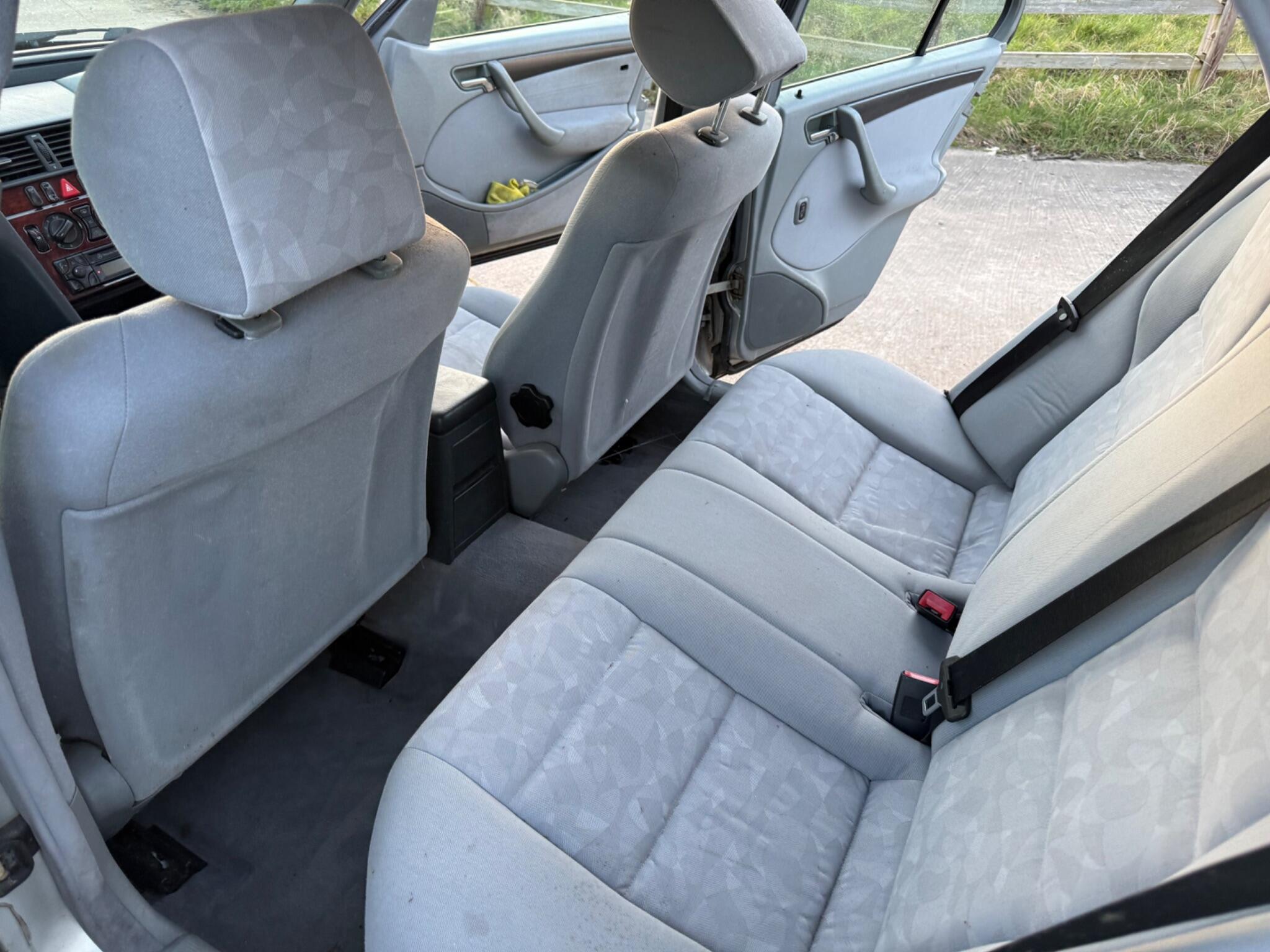 Mercedes-Benz C Class 2.4 C240 Classic 5dr — photo 28 of 66