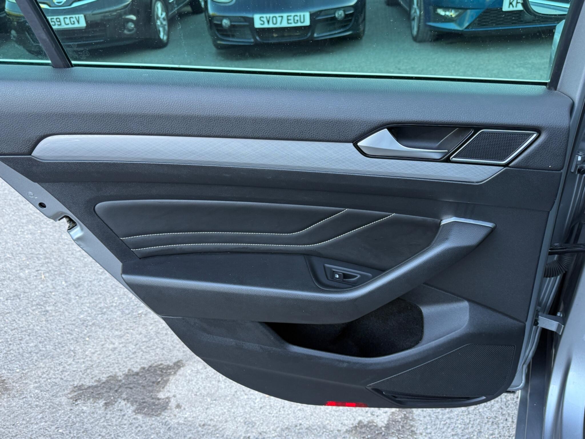 Volkswagen Passat - Image 54