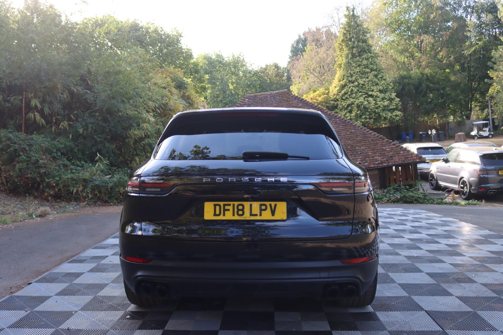 Porsche Cayenne view 27