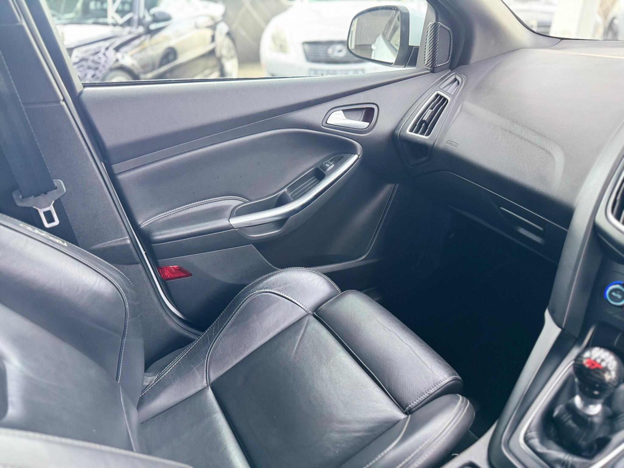 Ford Focus view 50