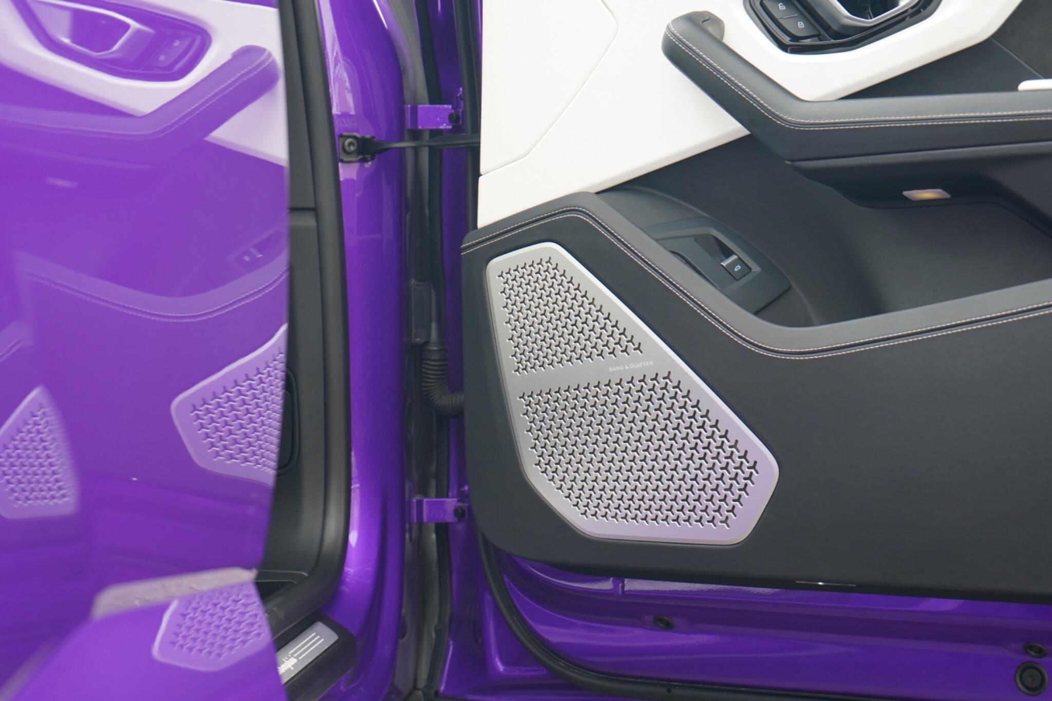 Lamborghini Urus view 14