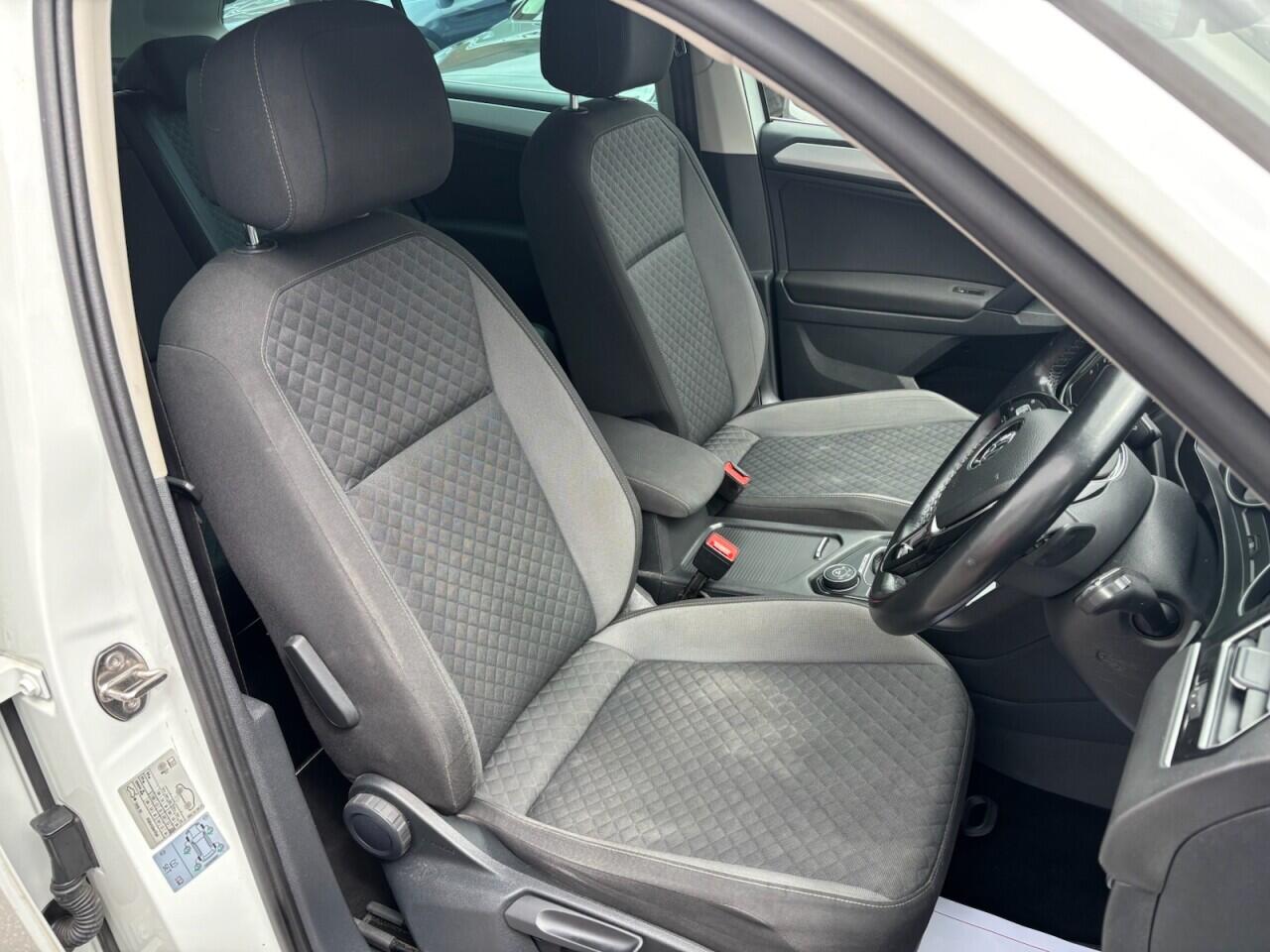 Volkswagen Tiguan view 12