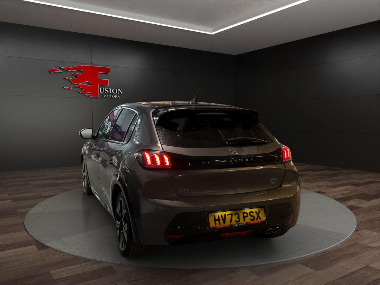 Peugeot 208 view 5