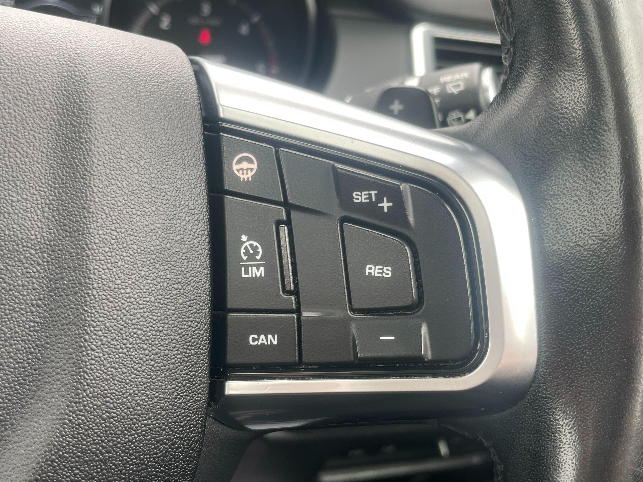 Land Rover Discovery Sport view 36