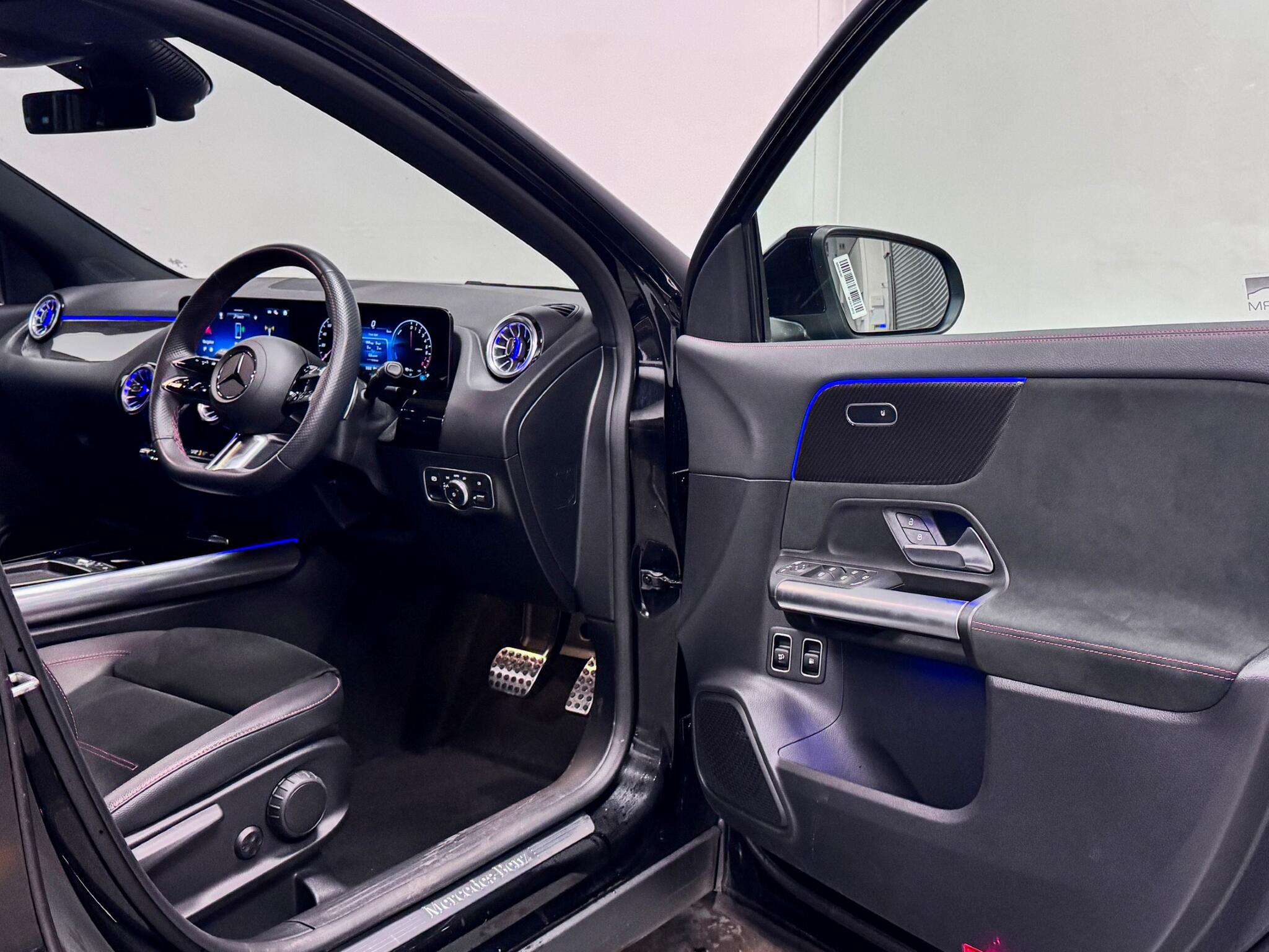Mercedes-Benz Gla view 32