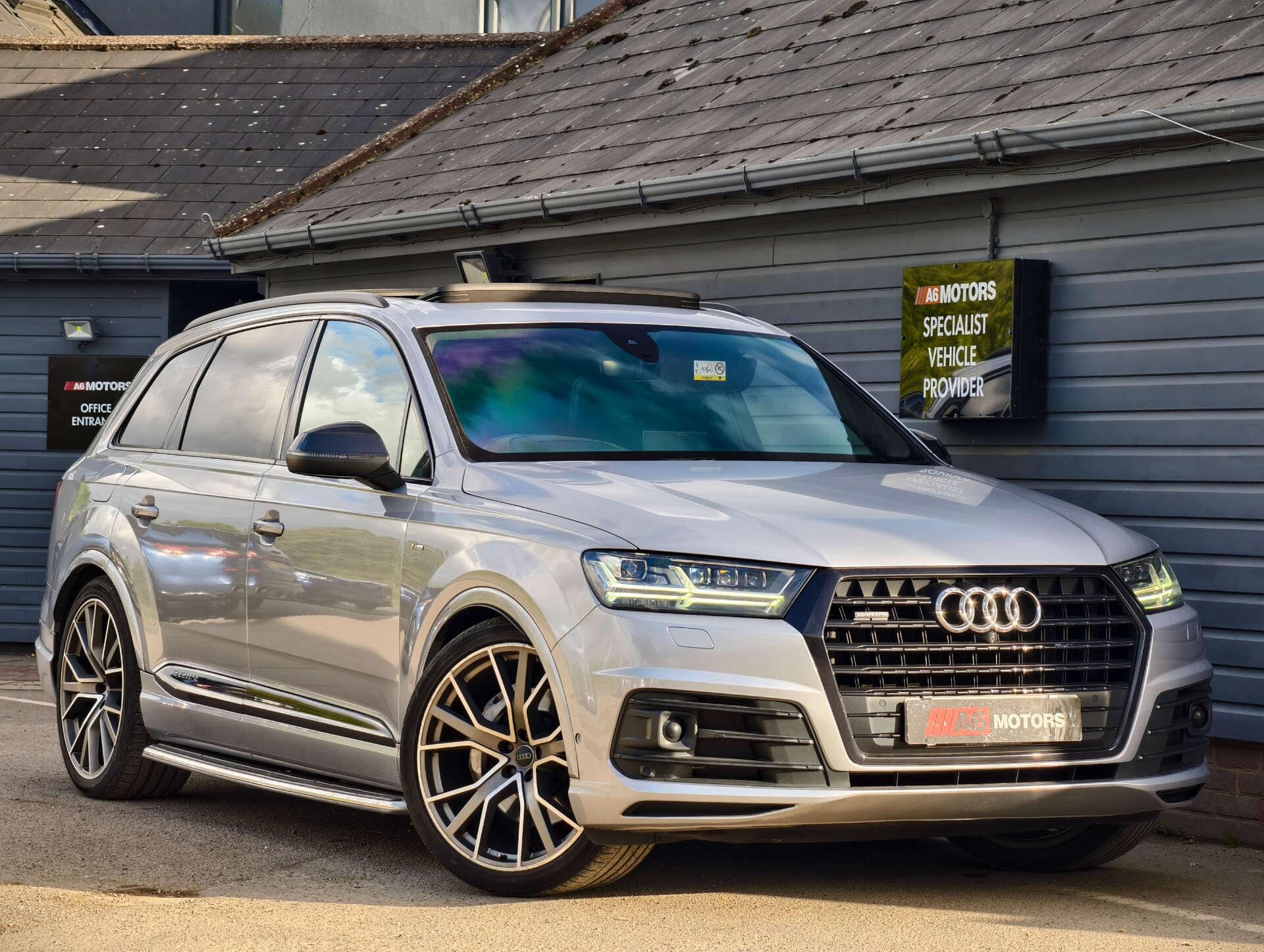 Audi Q7 view 7