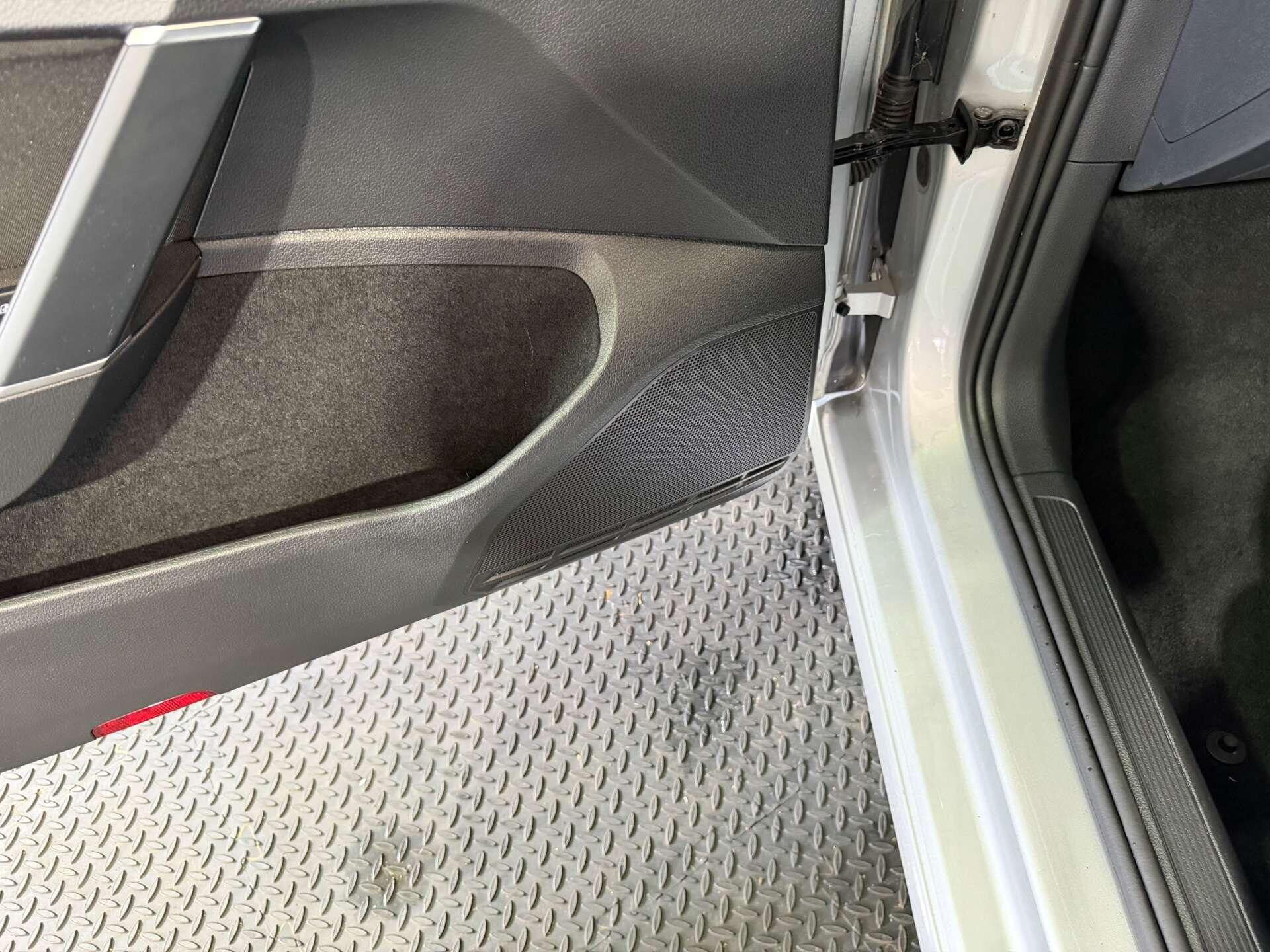 Volkswagen Golf view 58