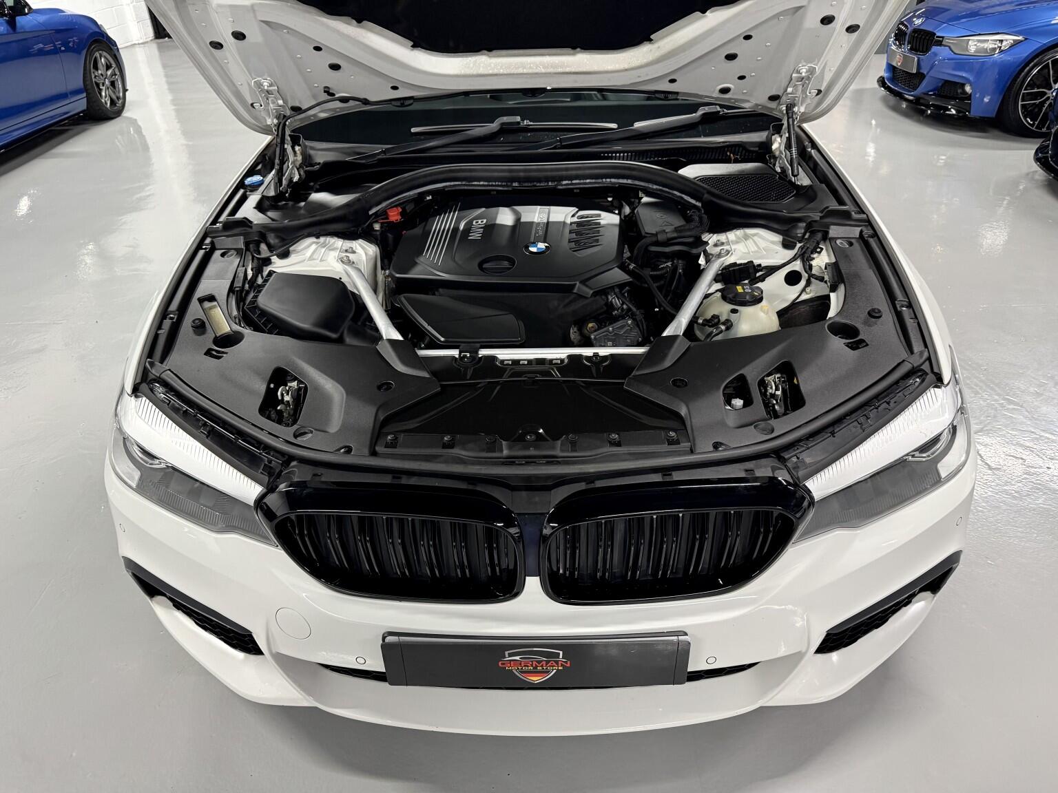 BMW 5 Series view 26