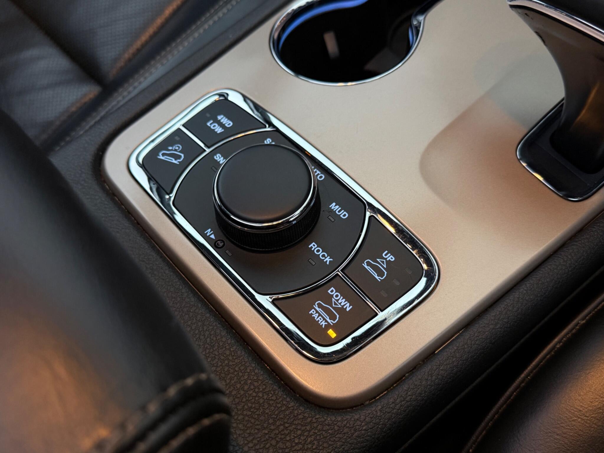 Jeep Grand Cherokee view 22