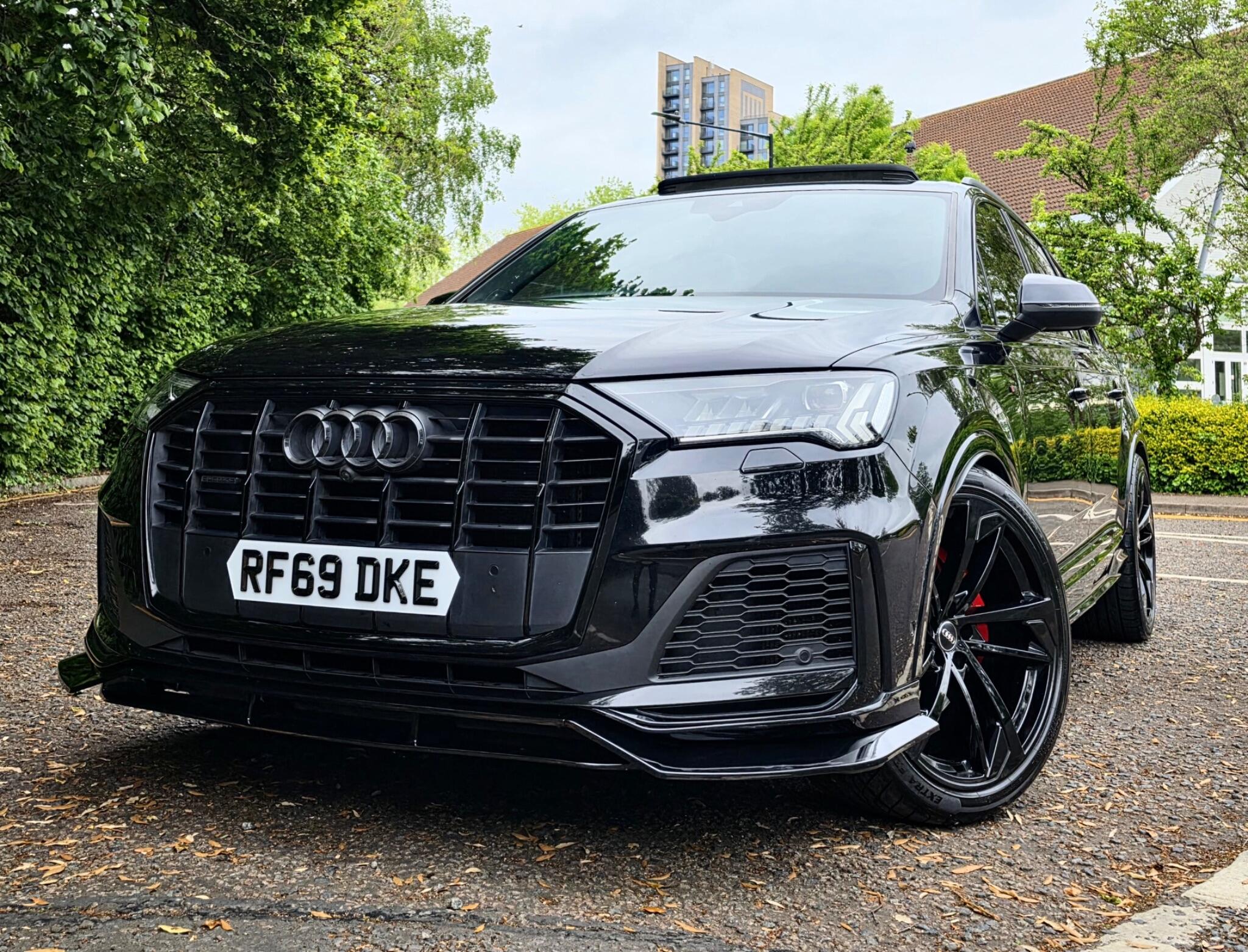 Audi Q7 view 21
