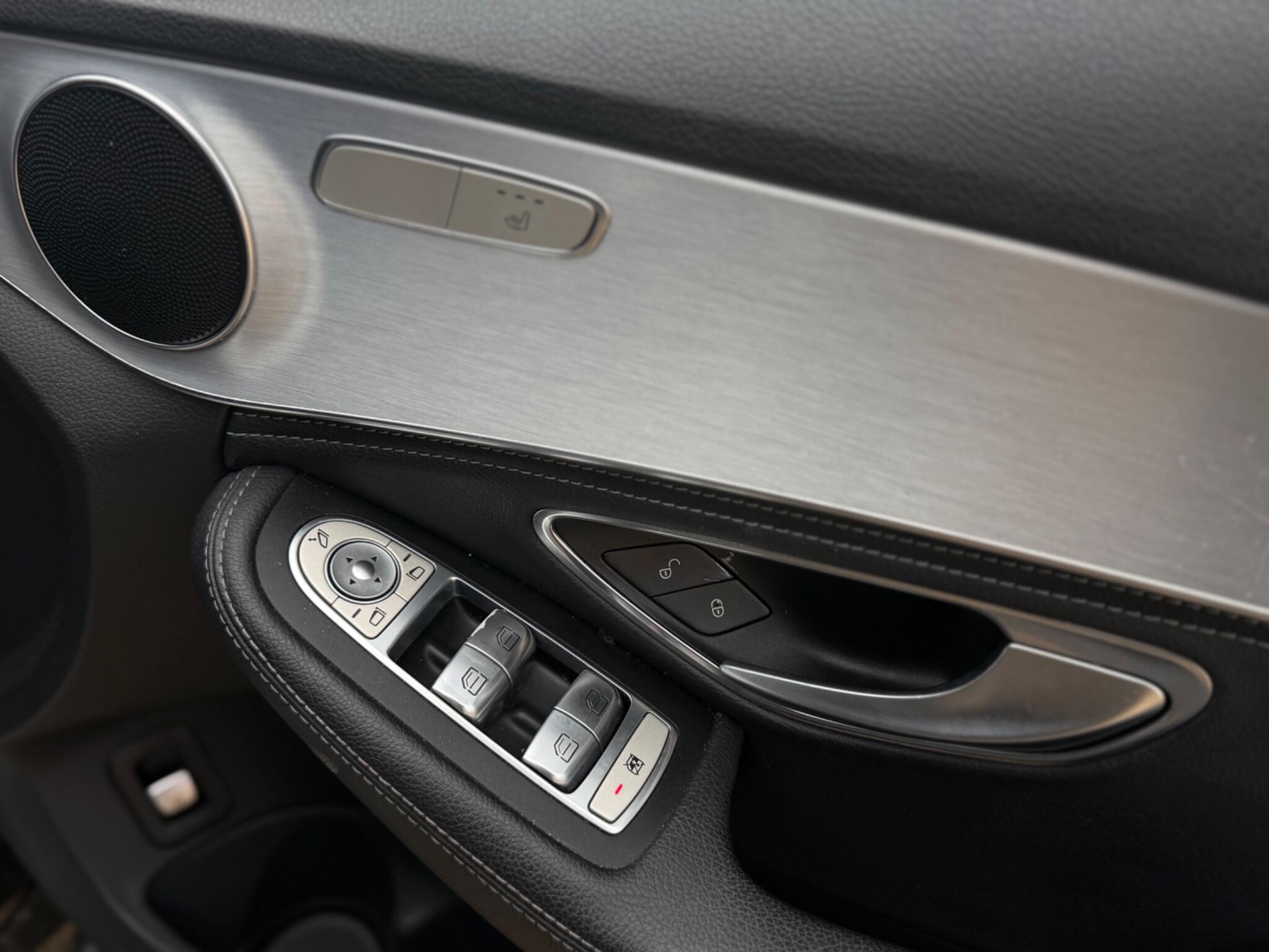 Mercedes-Benz C Class view 28