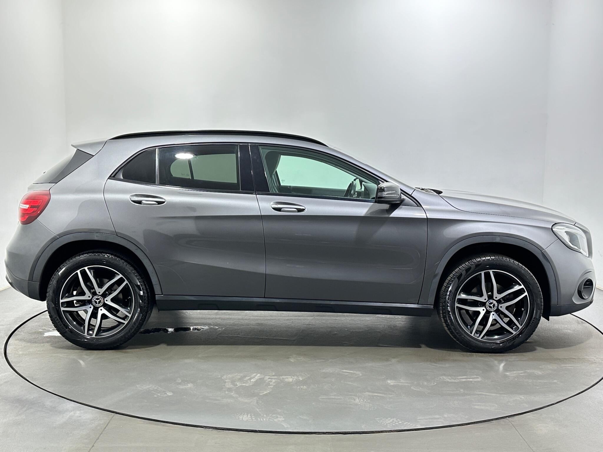 Mercedes-Benz Gla view 9