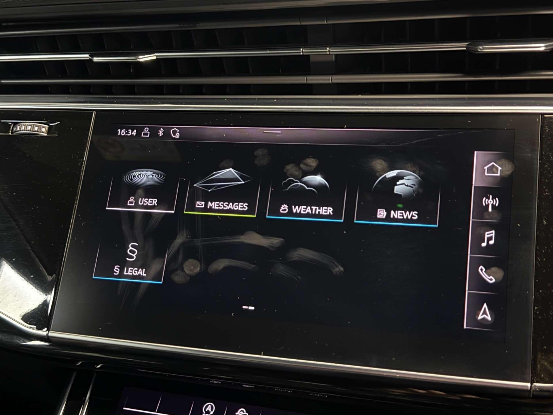 Audi Q7 view 32
