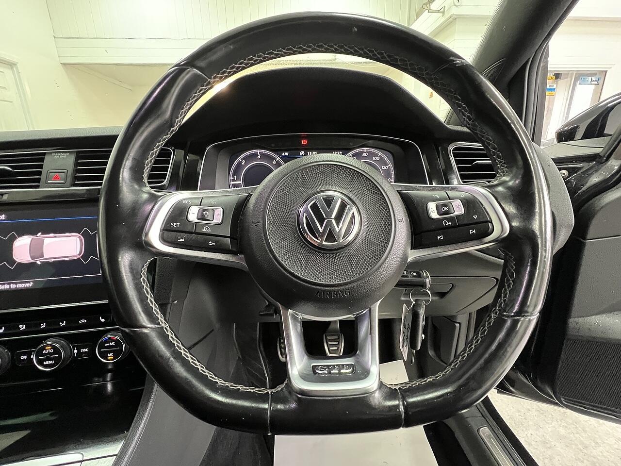 Volkswagen Golf view 9