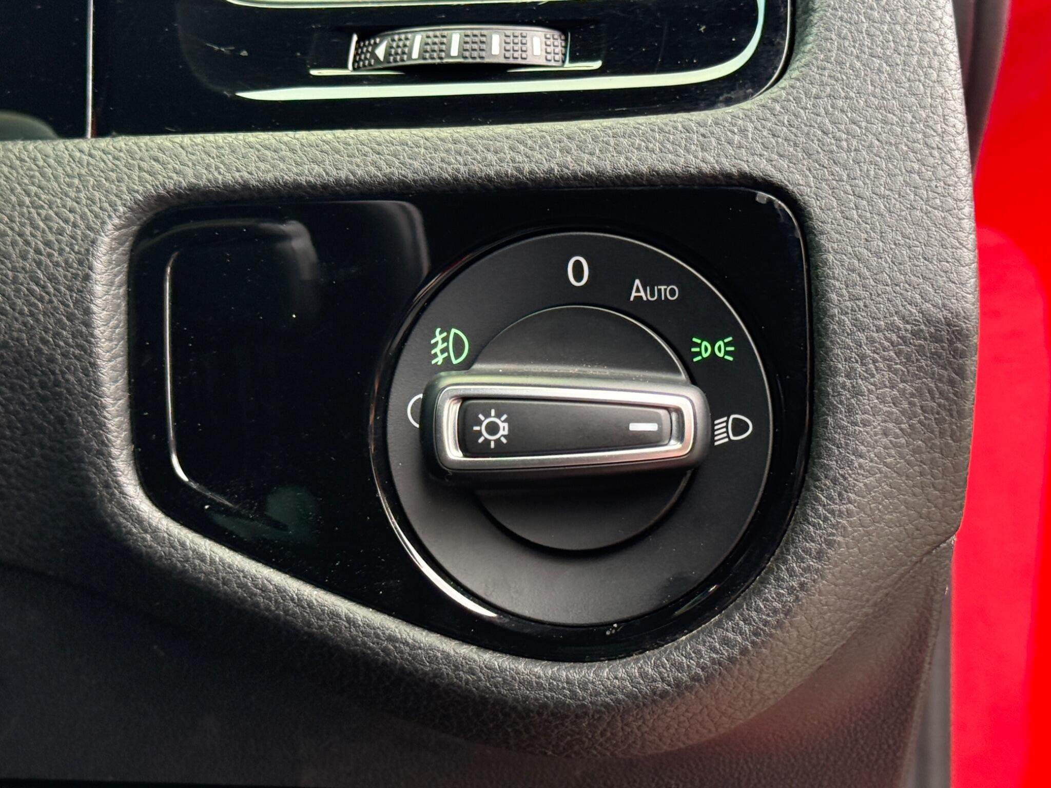Volkswagen Golf - Image 26