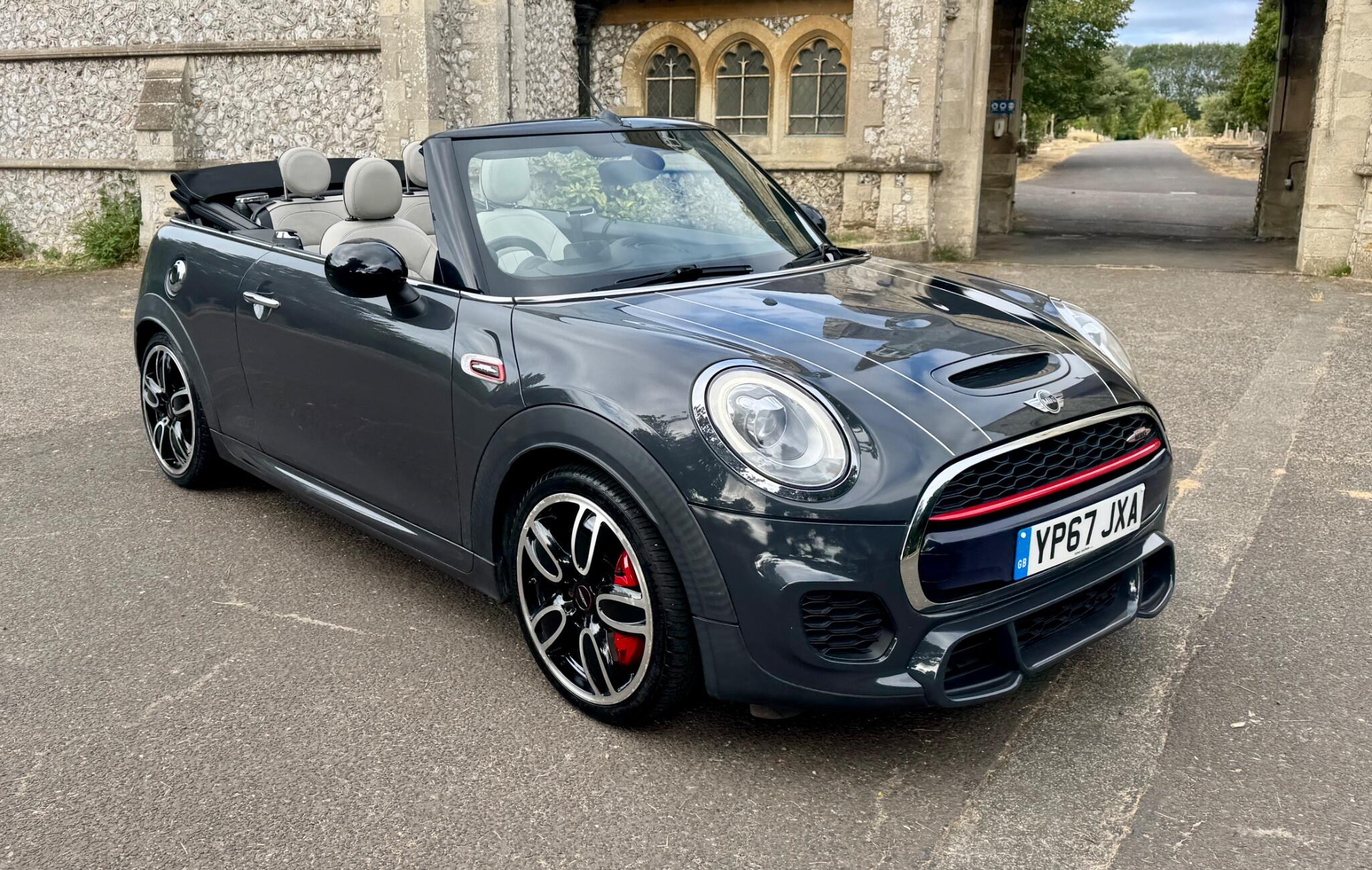 Mini Convertible view 7