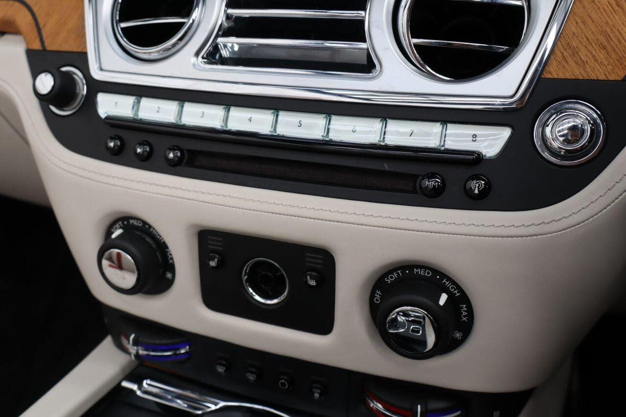 Rolls-Royce Dawn view 32