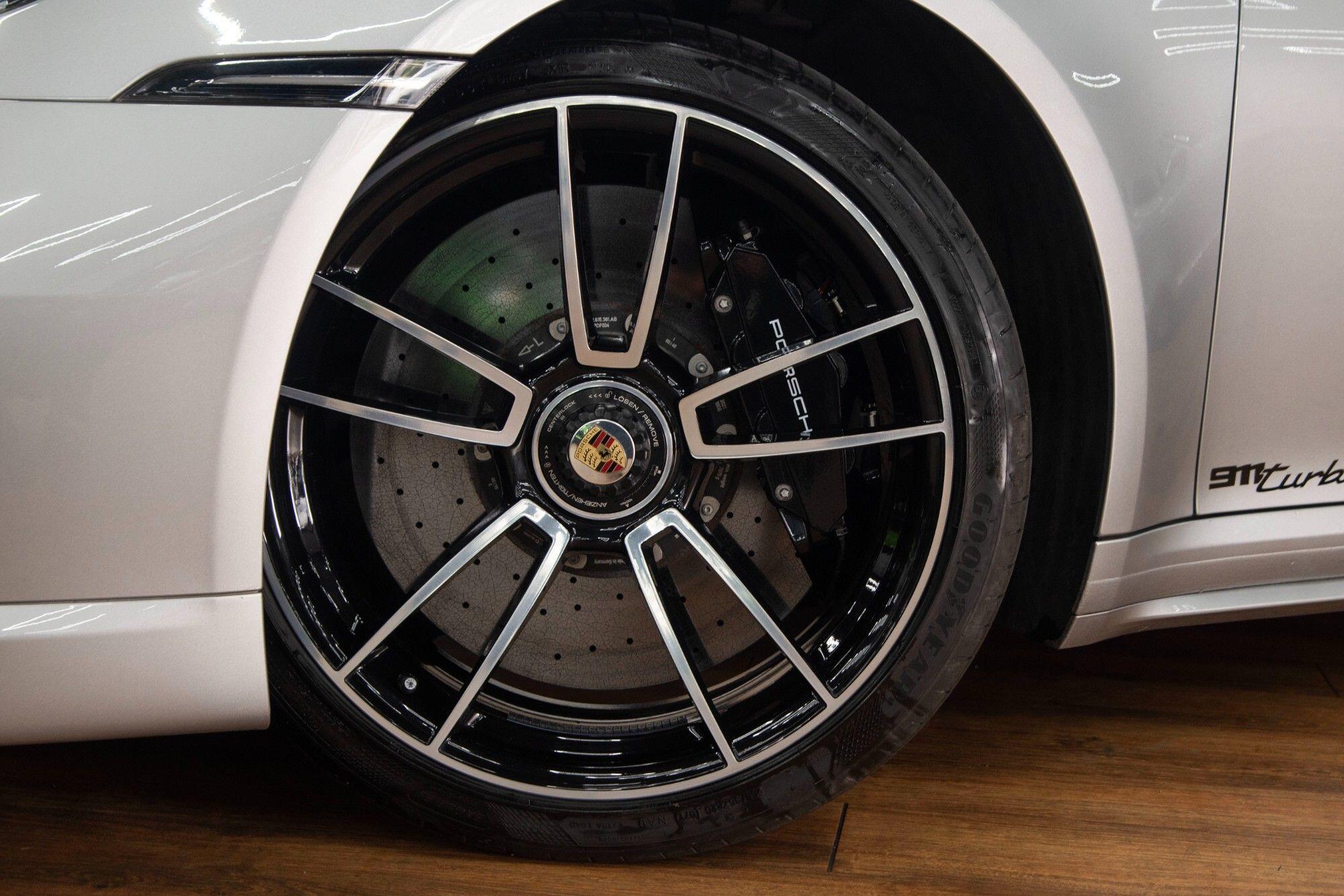 Porsche 911 view 15