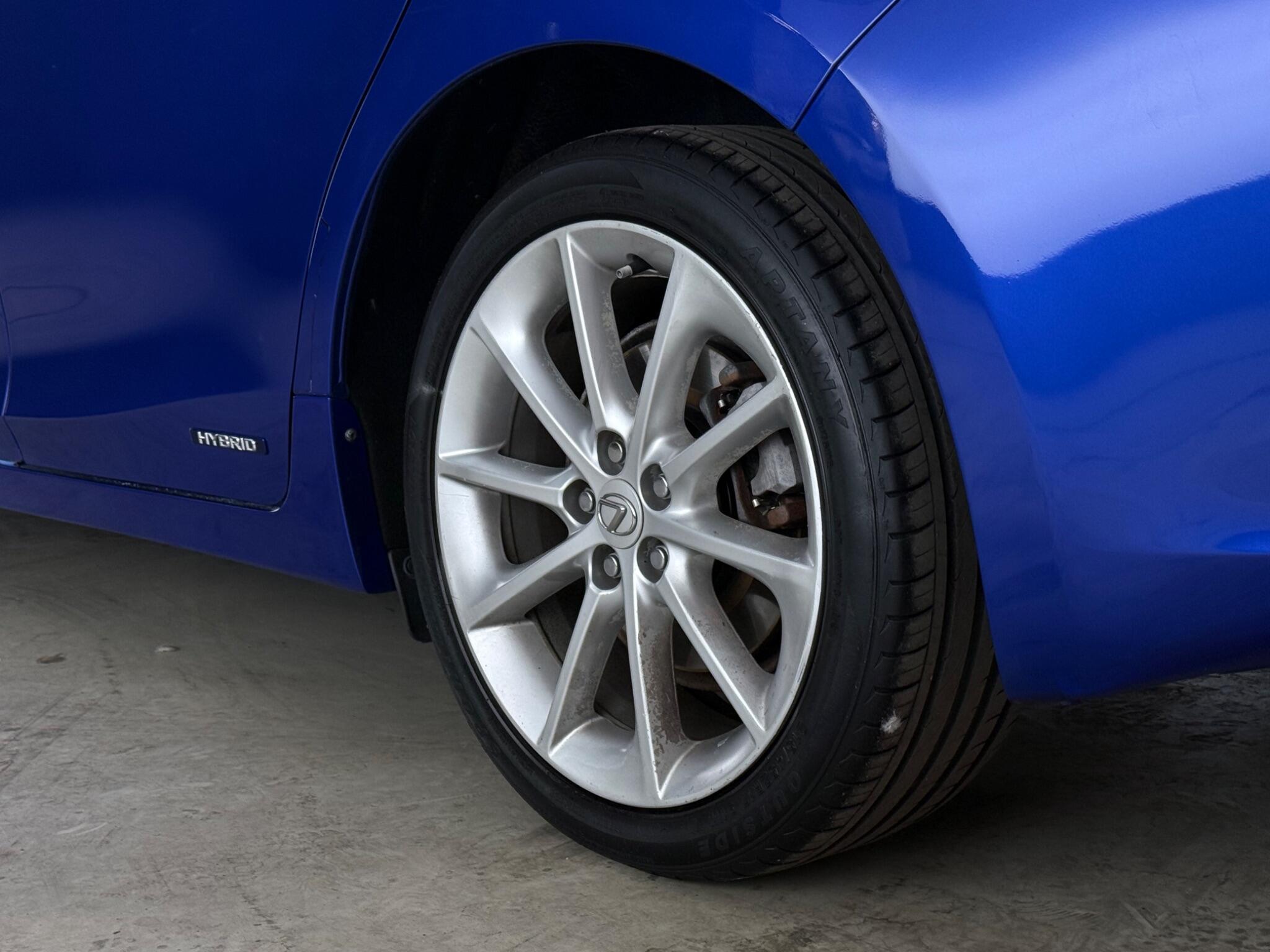 Lexus CT view 8