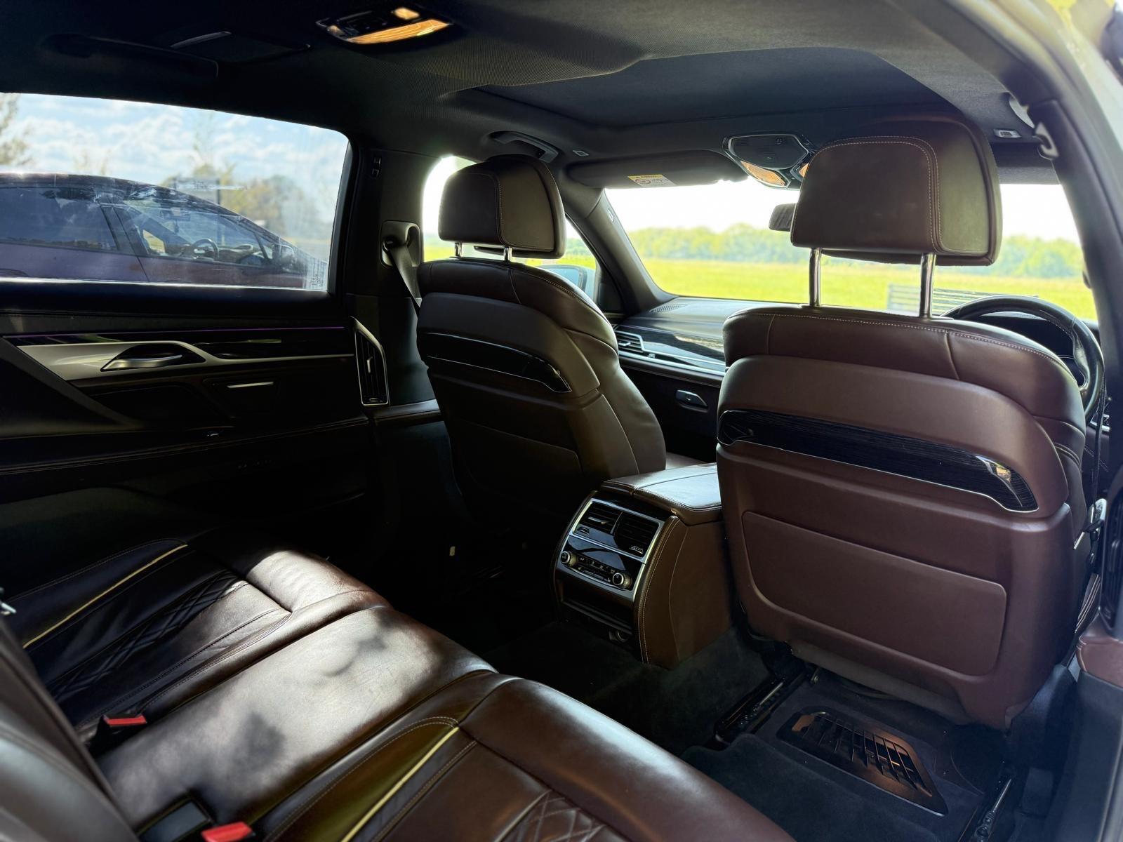 BMW 7 Series view 38
