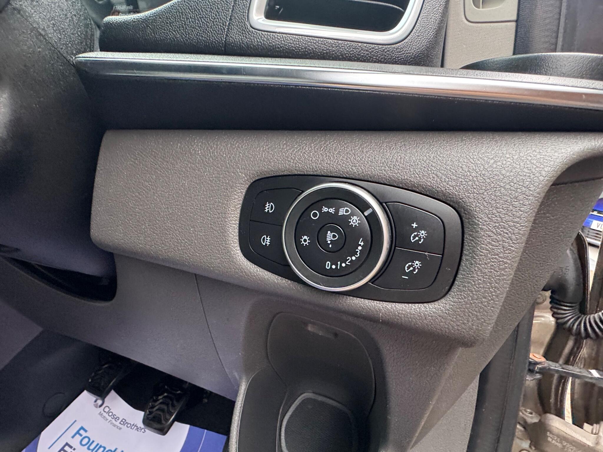 Ford Tourneo Custom view 20