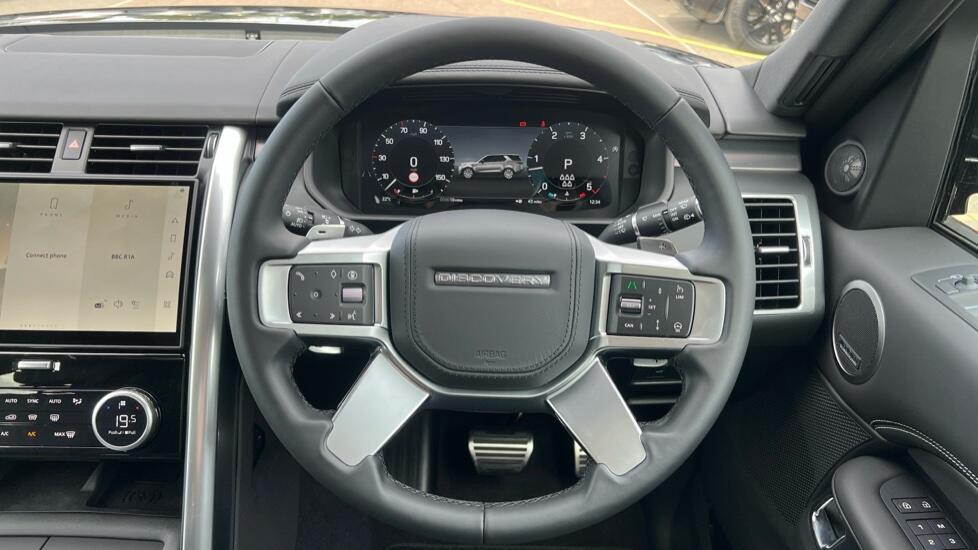 Land Rover Discovery view 15